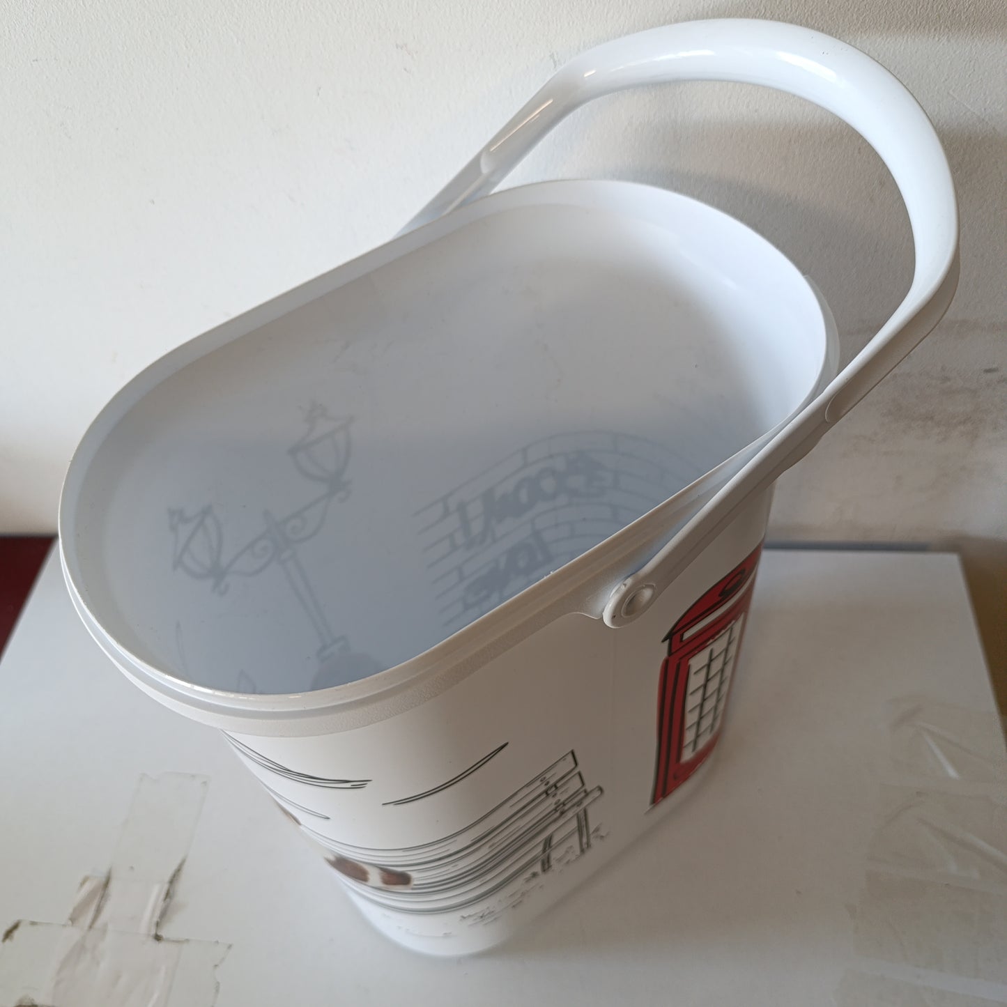 224047 - Curver Enë për ushqim për qen, 10L/4KG, 19 x 30 x 35 cm, ruajtje hermetike