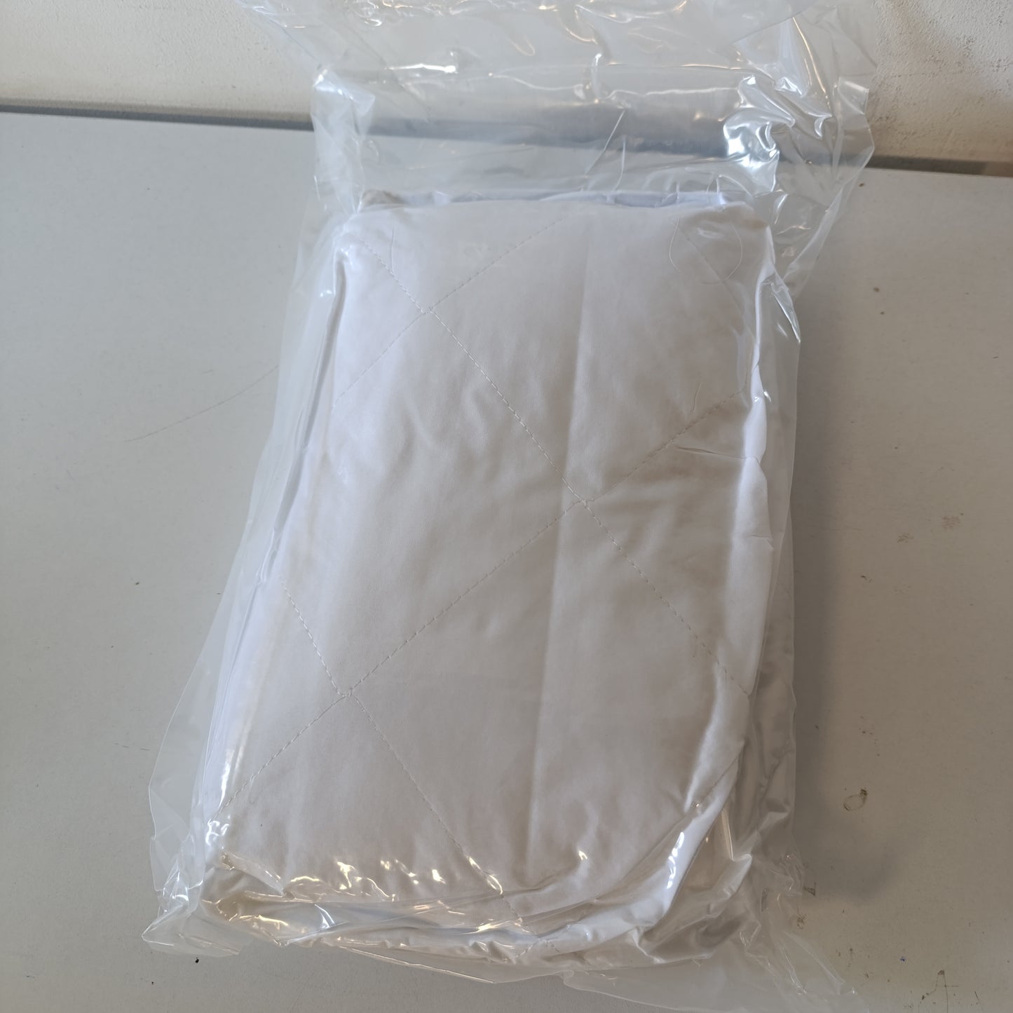 197140 - DREAMZIE Mbrojtëse Dysheku e Qepur, Madhësia 90x190 cm, Çarçaf i Thellë deri në 40 cm me Elastik Përreth, e Çertifikuar Oeko-Tex, e Frymëmarrshme, Jo e Papërshkueshme nga Uji