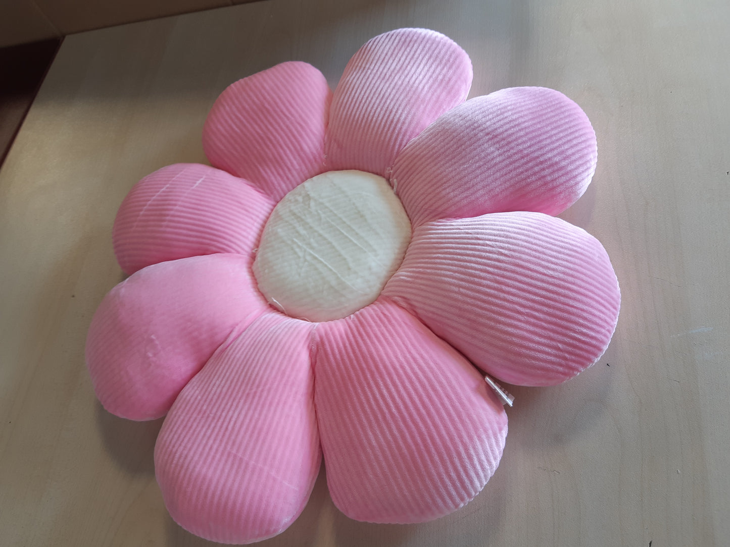 198976 - JASTEKU SILOC - Jastëk në formë lulesh, Margaritash, Jastëk Dyshemeje, Jastëk Ulëseje, 38cm, Materiali - Pelushi, Ngjyra - Ruge, Përdorim për Krevat, Divan, Kolltuk