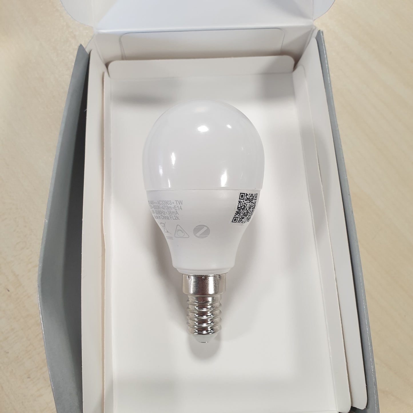 210986 - LEDVANCE Llampa LED Smart me Teknologji WiFi, Bazë E14, Ngjyra e Dritës e Rregullueshme (2700-6500K), Zëvendëson Llambat Inkandeshente 40W, E Bardhë, Pako prej 1