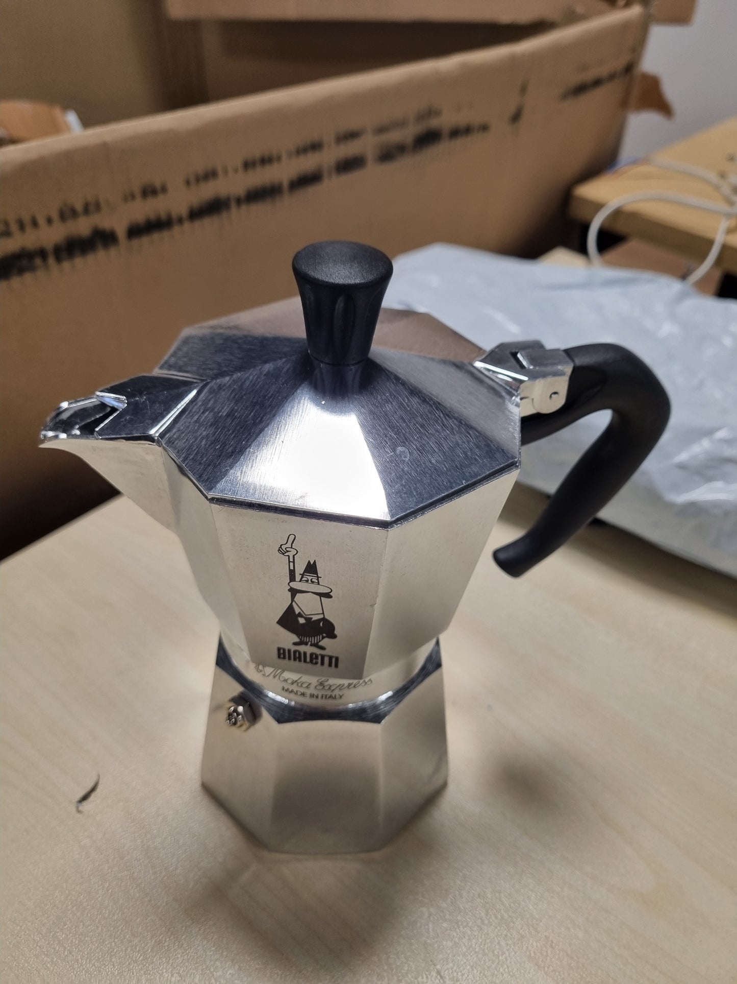 222169 - BIALETTI - Moka Express, Makina e kafesë Espresso, 6 gota (270ml), alumini, argjendi