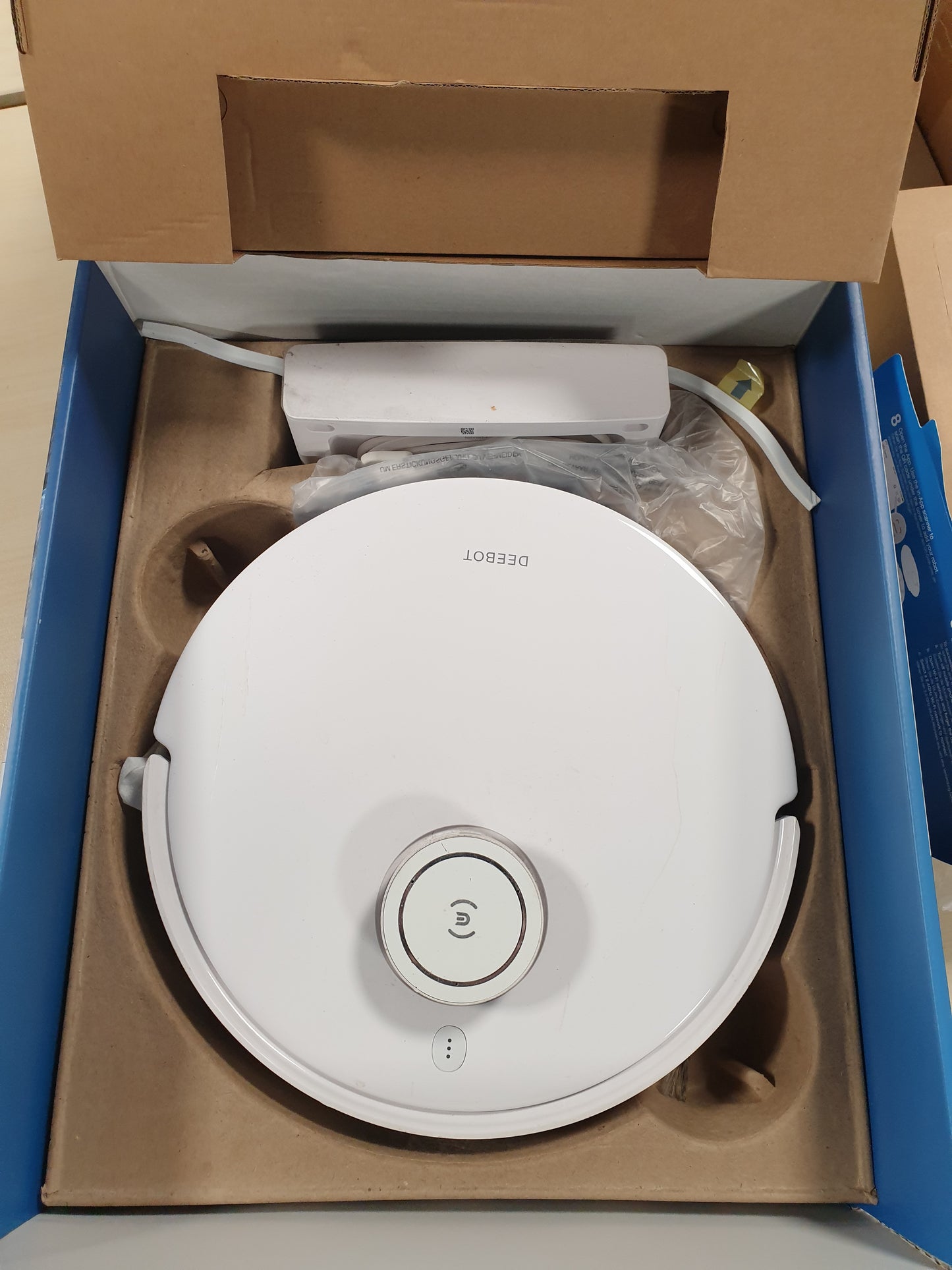 71015 - ECOVACS DEEBOT T10, Furçë Robotike me Vibracion dhe Lashërim OZMO 3.0, Detektues Pengesash me Intelegjencë Artificiale AIVI 3.0, Hartëzues 3D, Asistenti i Zërit YIKO, i Përshtatshëm për Dysheme dhe Qilima të Fortë