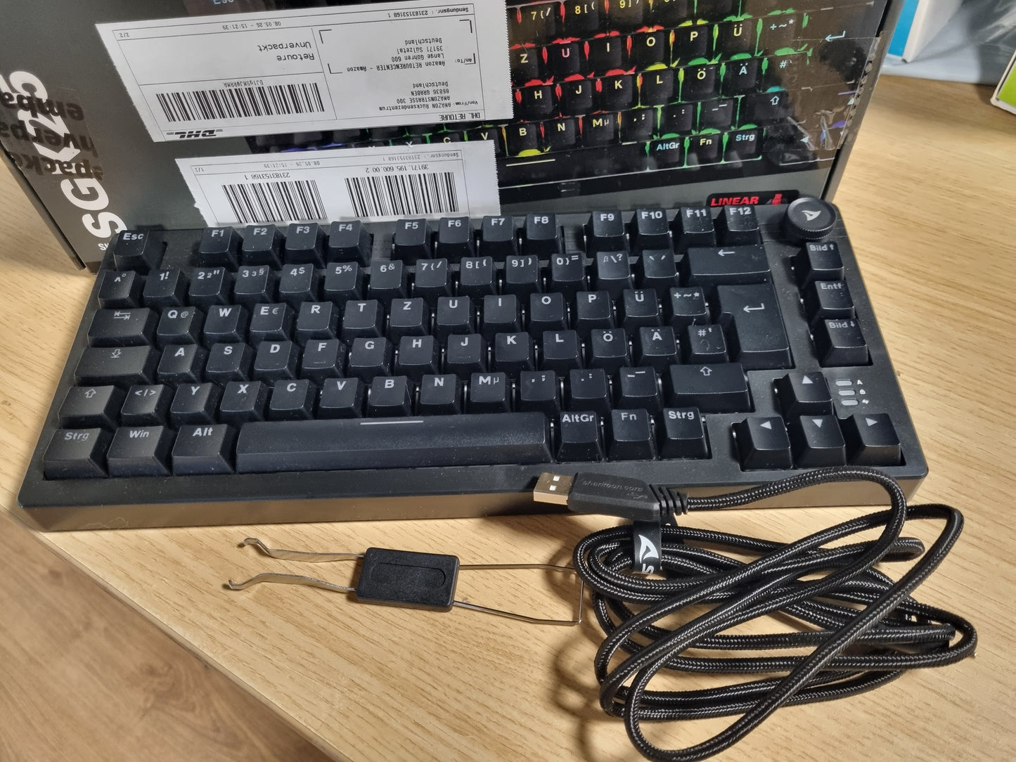 268030 - SHARKOON Skiller SGK25 RGB, Tastierë Lojërash, Paraqitje 75%, Ndërrim i Hot Swap, Çelësa Huano RED, e zezë