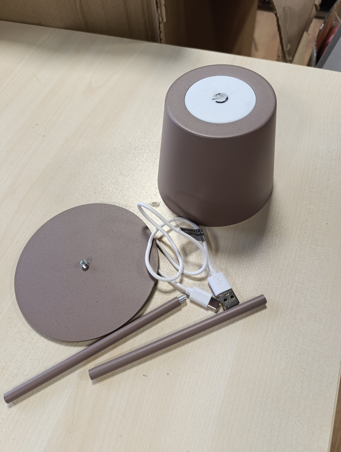 205403 - BRILONER - Llambë Tavoline LED pa Tel, e Rikarikueshme, Punon me Bateri, Lartësi e Rregullueshme, 36x10.5 cm, e Errësueshme, USB-C, Përdoret si Llambë Komodine ose Leximi, Materiali Jashtëm Kafe