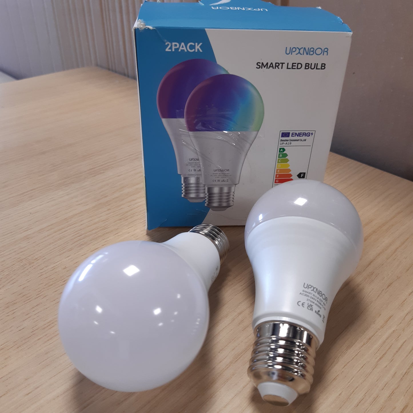 262603 - UPXNBOR - Llambë inteligjente E27, Llambë LED WiFi RGBWW me errësim 850LM, Aksesor Alexa për Shtëpi Inteligjente, 2.4GHz, Pako me 2