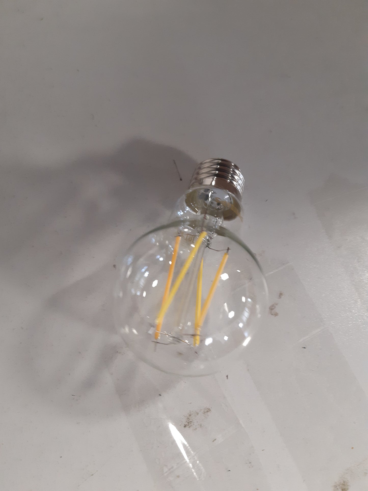225099 - PHILIPS Llambë filamenti Philips LED Classic E27 me shkëlqim të ngrohtë (60 W), llambë LED me errësim dhe dritë të bardhë të ngrohtë, llambë kursimi energjie me jetëgjatësi të gjatë, transparente