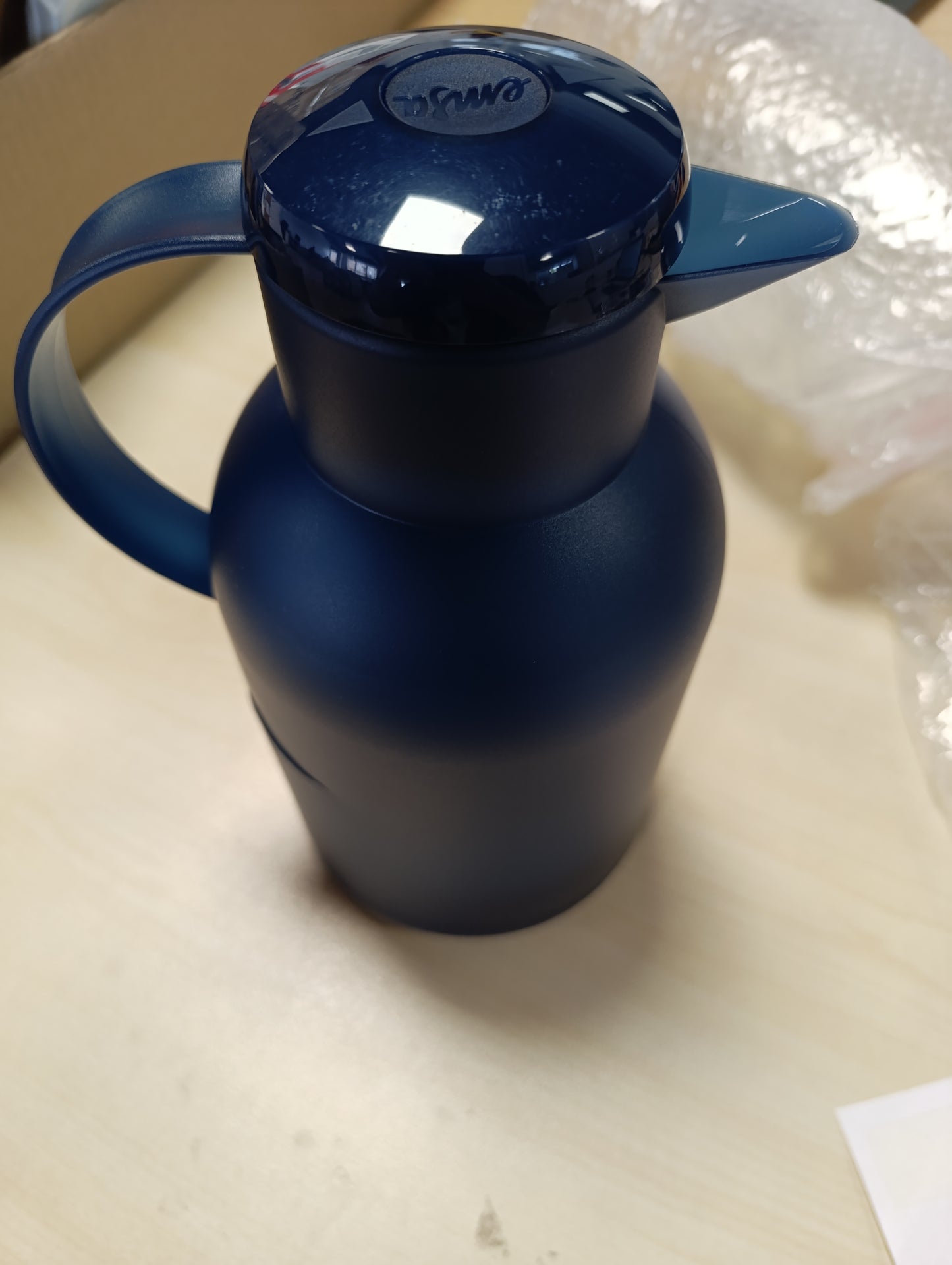 167989 - EMSA SAMBA Enë e Izoluar, 1.5 L, Mbyllje me Shtypje të Shpejtë, 100% e Papërshkueshme nga Rrjedhjet, Mbajtje e Ngrohtësisë për 12 Orë dhe e Ftohtësisë për 24 Orë, Mbulesë Qelqi, Ngjyra: Blu Oqeani, Modeli: N4012000, Prodhim Gjerman