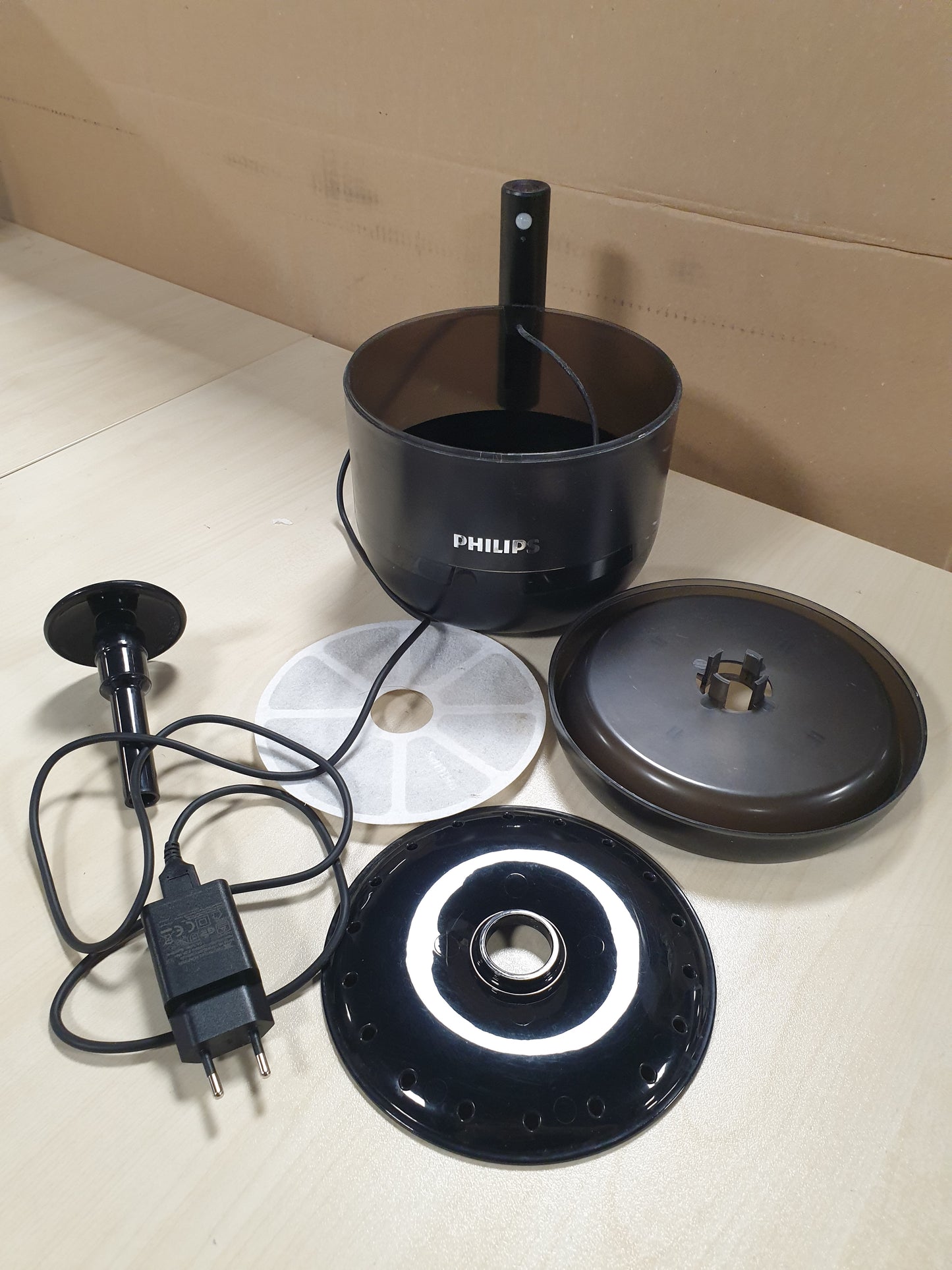 260604 - PHILIPS Shatërvan për Pije Pet Series, kapacitet 2.2L, filtrimi me shumë shtresa, sensor lëvizjeje, pompë e heshtur, enë që nuk derdhet, rezistent ndaj gërvishtjeve, pastrim i lehtë, bazë e qëndrueshme (PAW3210/02)