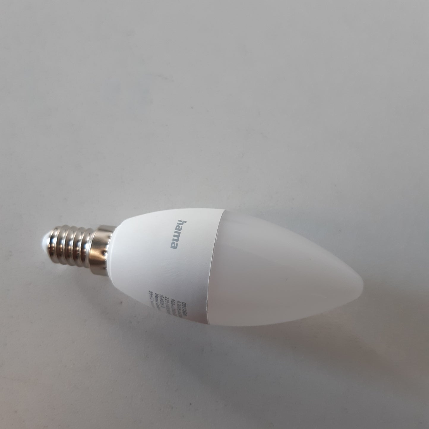 257366 - HAMA Llambë inteligjente E14, 4.9W, RGB dhe e bardhë, Wi-Fi, e pajtueshme me Alexa, Google Assistant