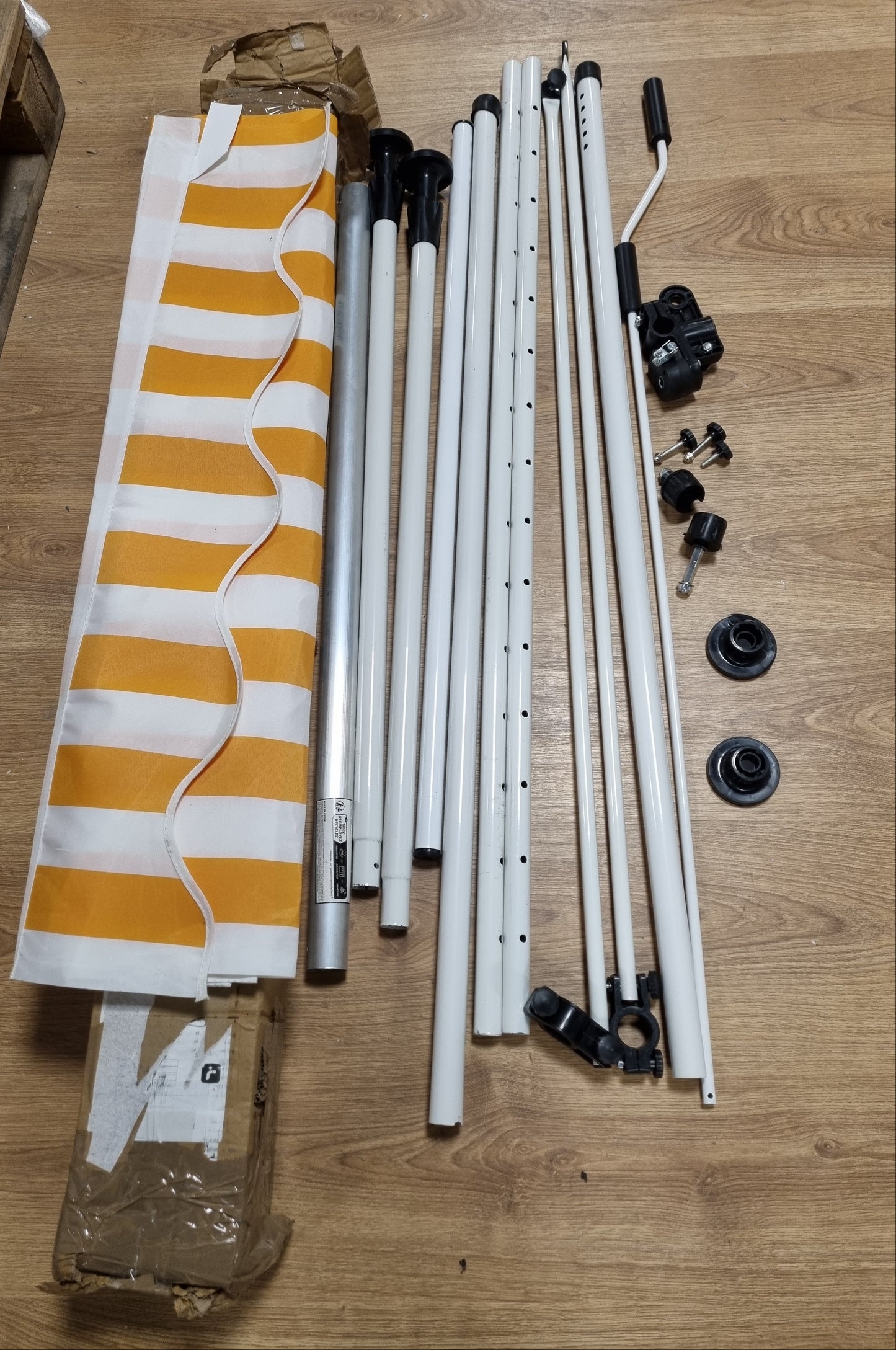 141757 - Tendë vidaXL e tërheqshme manuale 300 cm me vija portokalli dhe të bardha