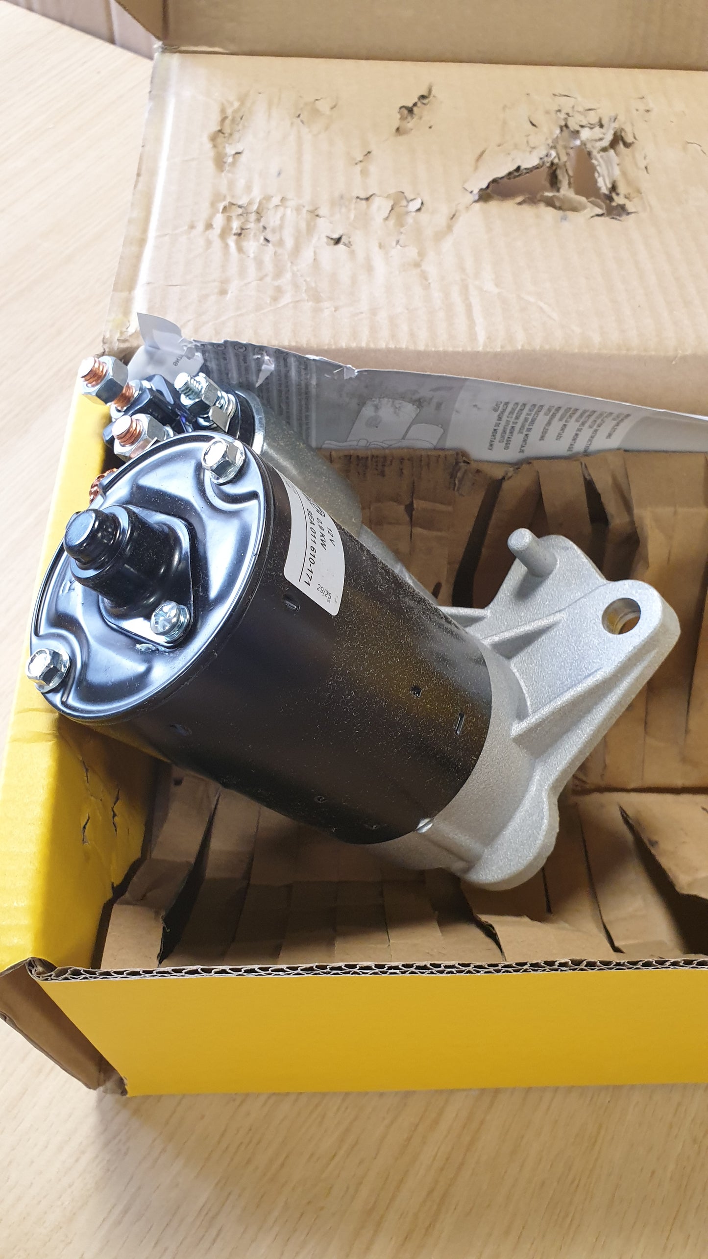 165445 - HELLA 8EA 011 610-171 Starter Motor, 12V, 0.9kW