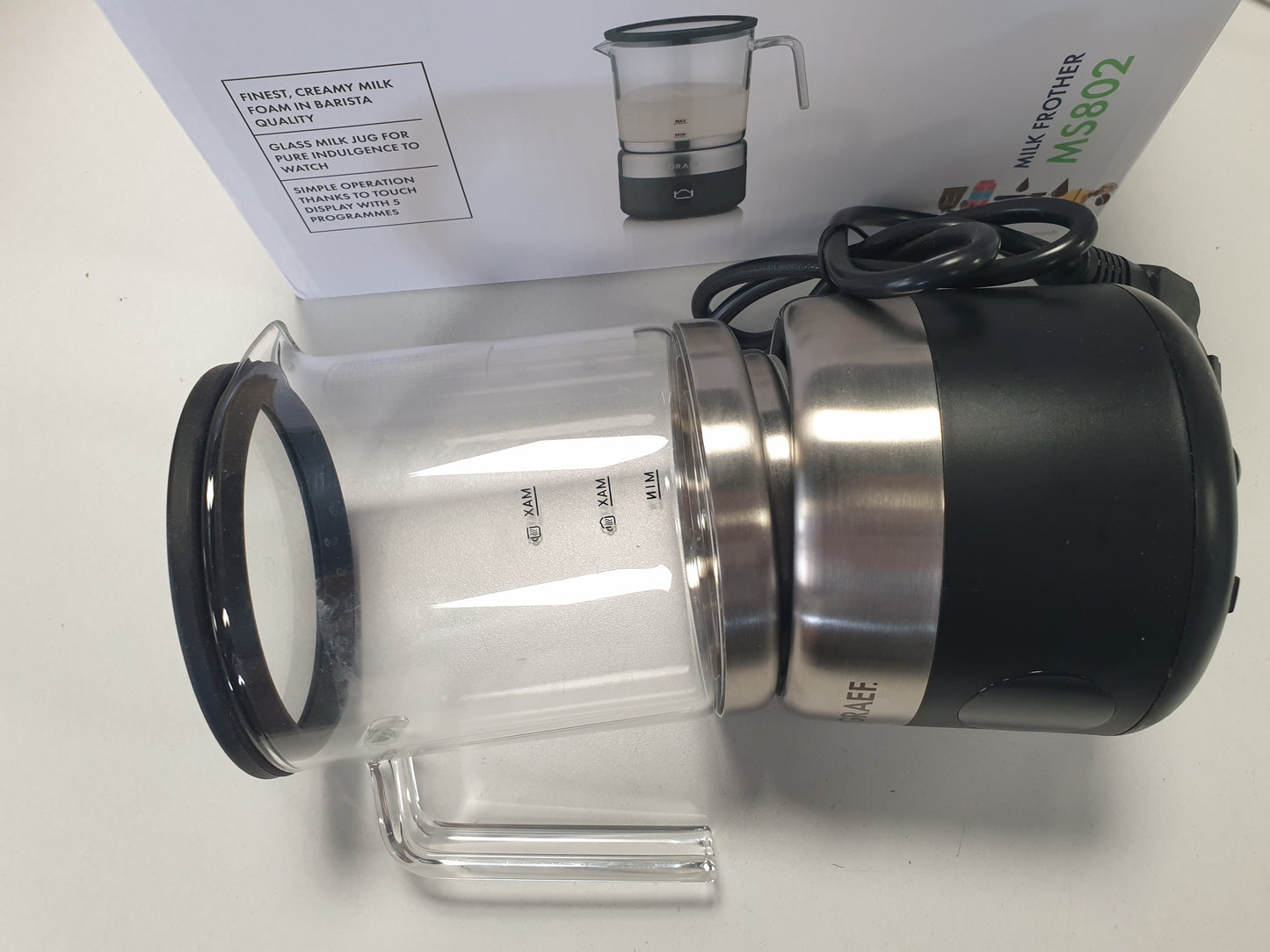 255139 - GRAEF MS802EU - Shkumëzues qumështi elektrik, deri në 500 ml shkumë qumështi me cilësi barista, enë qelqi e lëvizshme, 5 programe, fikje automatike, ekran me prekje, i zi