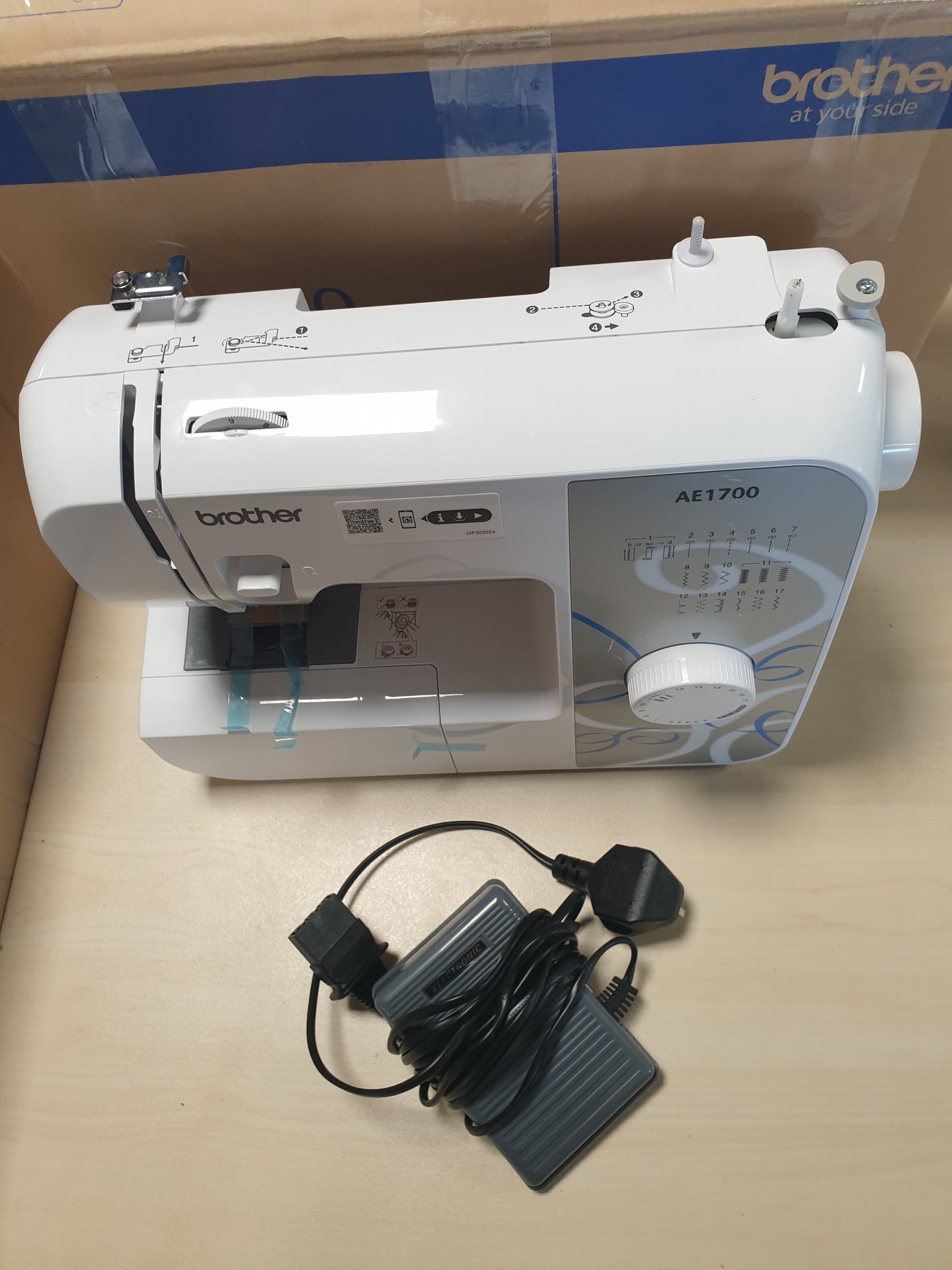 221053 - VËLLAI AE1700, Kapacitet 1700W, Material Plastike