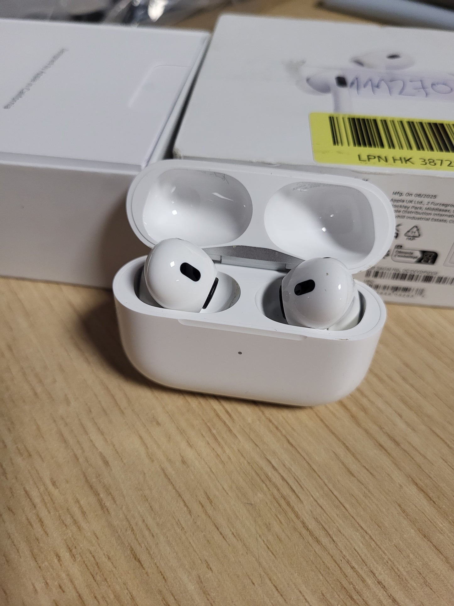 111270 - APPLE AirPods Pro (Gjenerata e 2-të) me Mbulesë MagSafe, Modeli MTJV3ZM/A