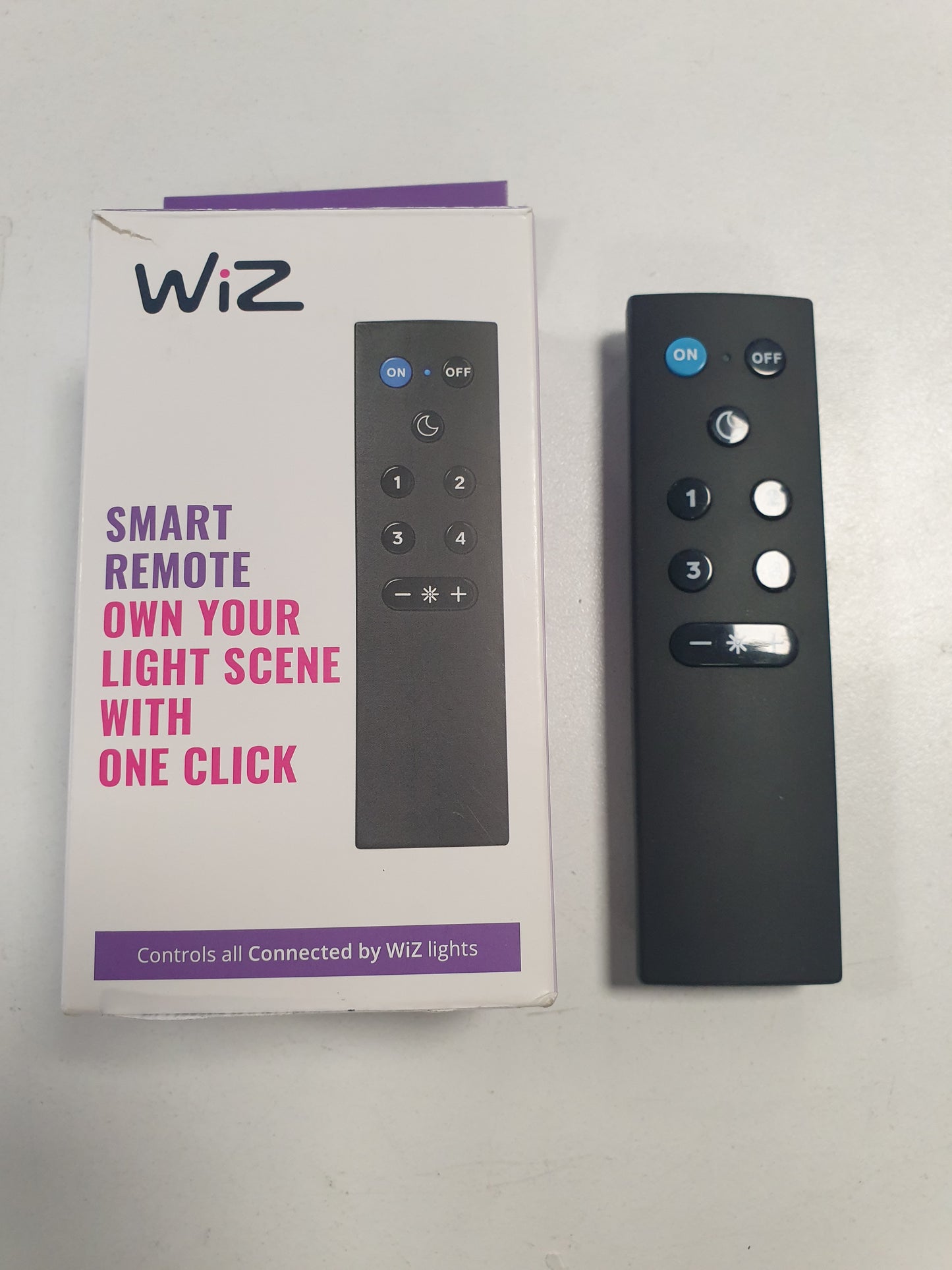 227860 - WIZMOTE Telekomandë e zezë për kontrollin e llambave WiZ, përfshin bateritë