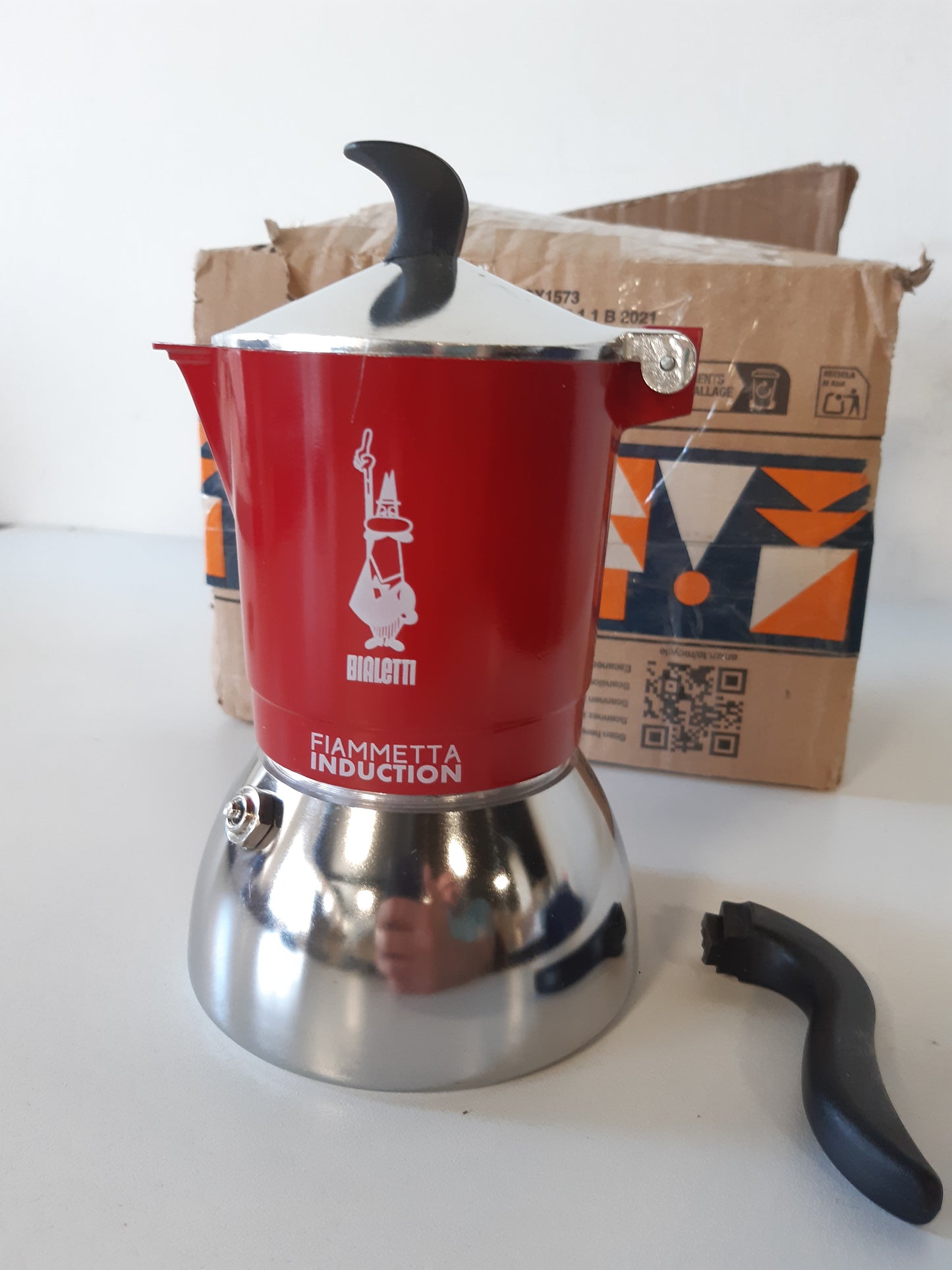 199726 - BIALETTI Fiammetta Makinë kafeje me induksion, kapacitet 4 filxhanë (150 ml), e përshtatshme për të gjitha sobat, ngjyrë e kuqe