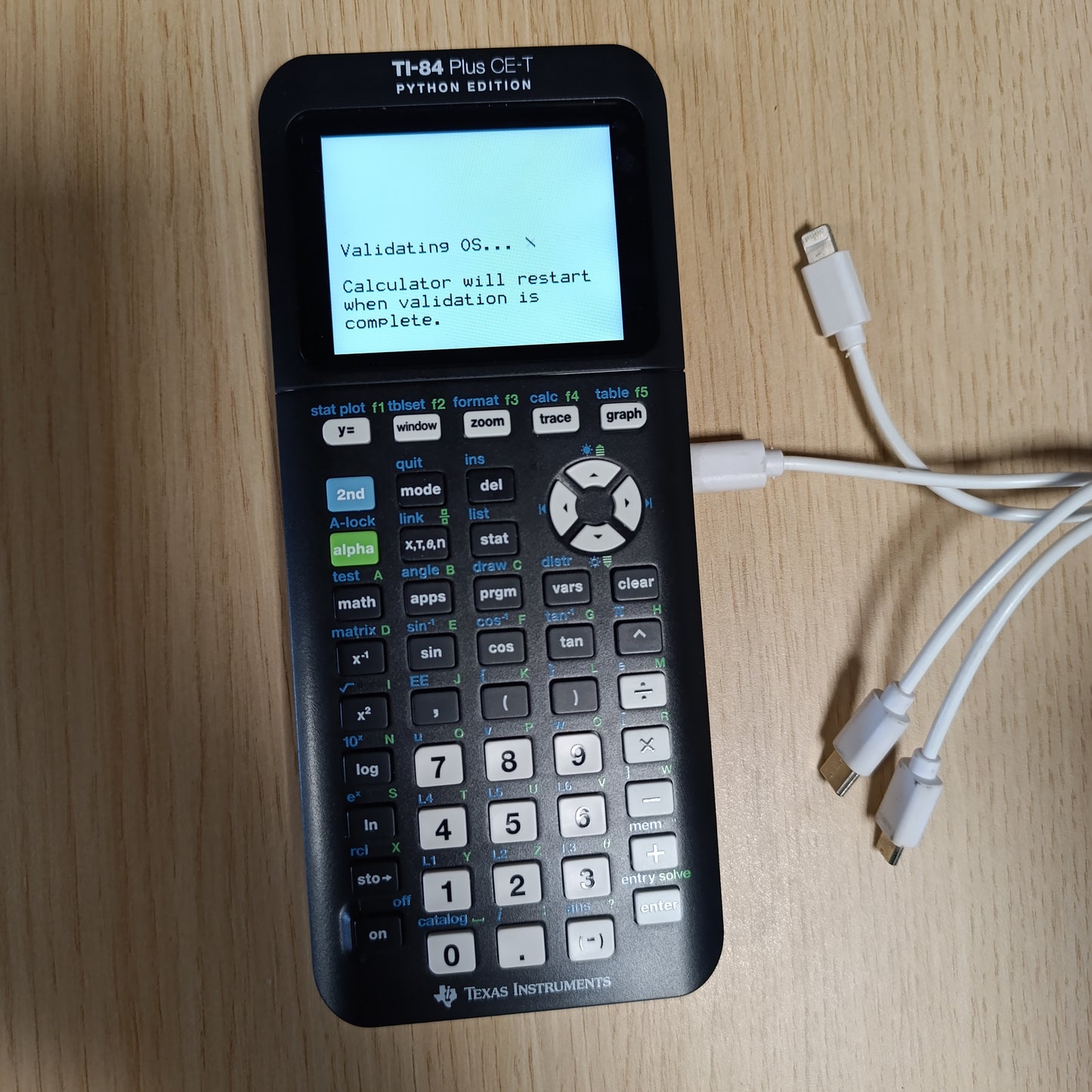 266063 - TEXAS INSTRUMENTS Llogaritësi grafik TI-84 Plus CE-T Python Edition
