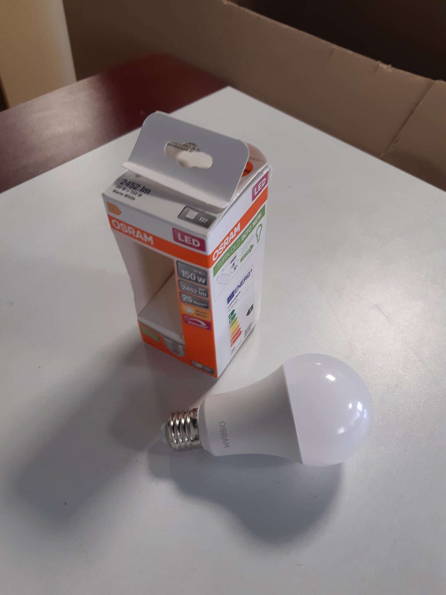 207007 - OSRAM - Llambë LED SUPERSTAR CLASSIC A me errësim, 20W, ekuivalente me llambë inkandeshente 150W, bazë E27, e bardhë e ngrohtë (2700K), formë klasike, material akrilik