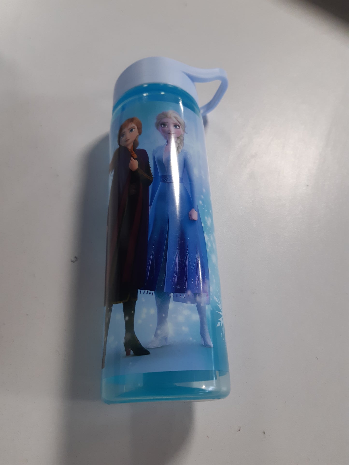 254220 - SHISHE UJI DISNEY FROZEN SPARKLE ME KASHTË, 600 ML, PRODUKT I LICENCUAR ZYRTARISHT, I RIPËRDORSHËM, PA BPA, PLASTIKË E RICIKLUESHME