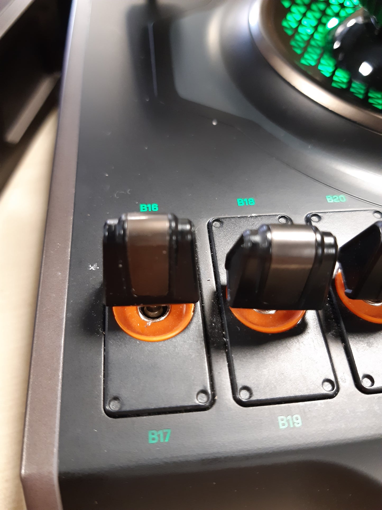 188597 - TURTLE BEACH VelocityOne Flightdeck - Joystick dhe Kontrollues i Sistemit Universal për Simulim HOTAS me Ekran me Prekje, HUD të Montuar në Stick dhe Sensorë Pa Kontakt, për Windows 10 dhe 11