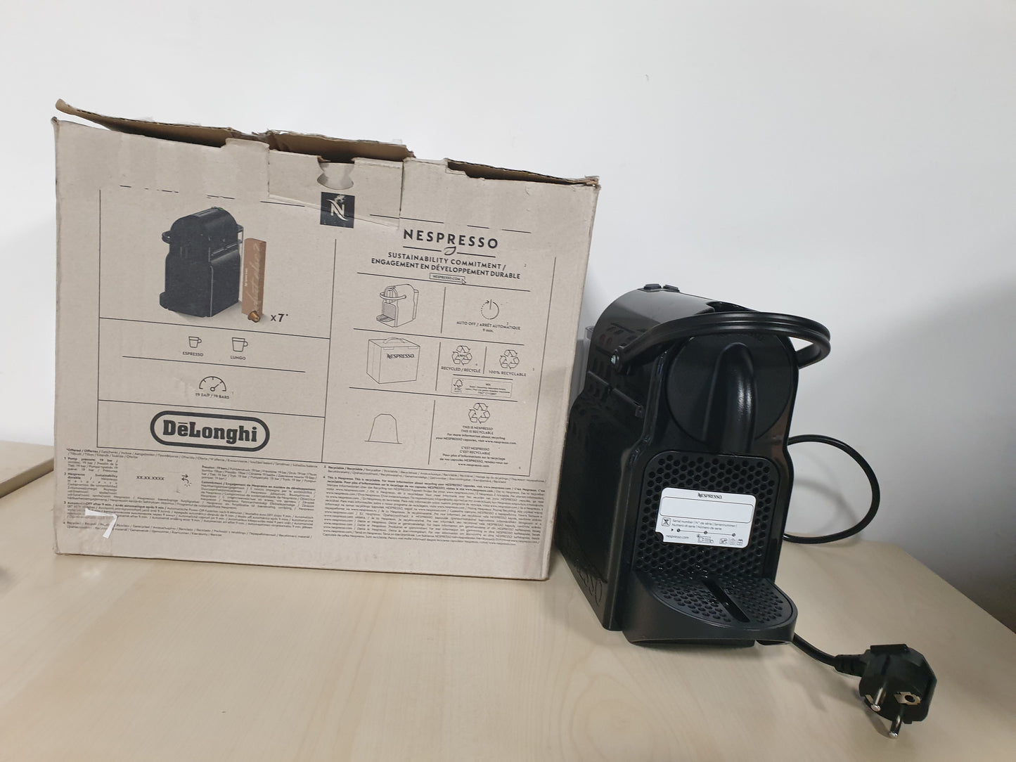 118365 - NESPRESSO Inissia EN80.B, Makinë Kafeje e Zinj nga DE'LONGHI, me Sistem Kapsulash Nespresso dhe Depozitë Uji 0.7L