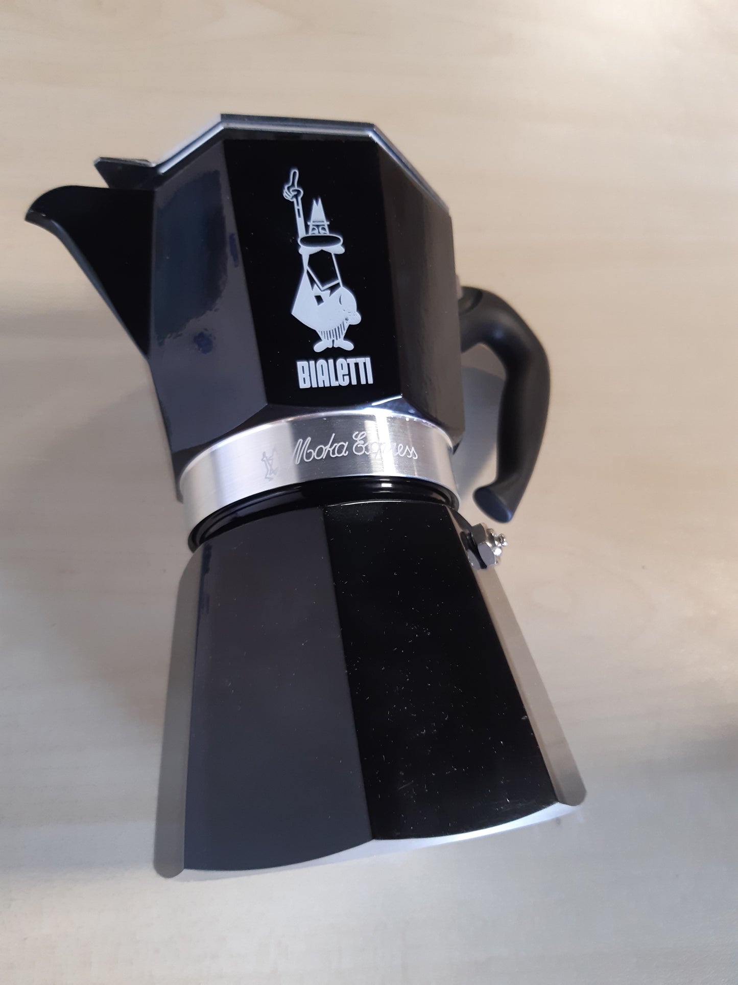 213801 - BIALETTI Makinë ekspreso ikonike në sobë, Moka Pot 6 gota (250 ml), alumini, e zezë