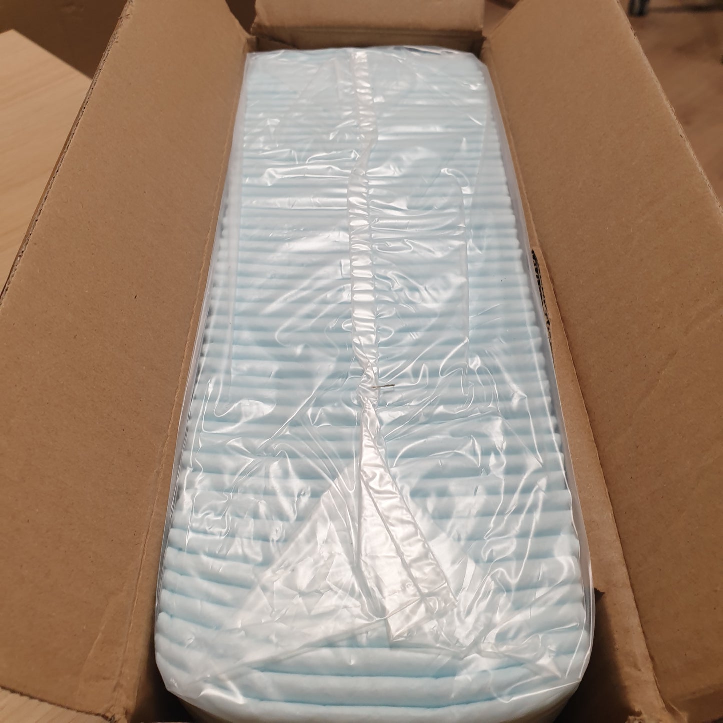 251754 - AMAZON BASICS Mbrojtëse stërvitjeje për qen dhe këlyshë, dizajn 5 shtresa, pako me 50 copë, madhësi standarde, blu