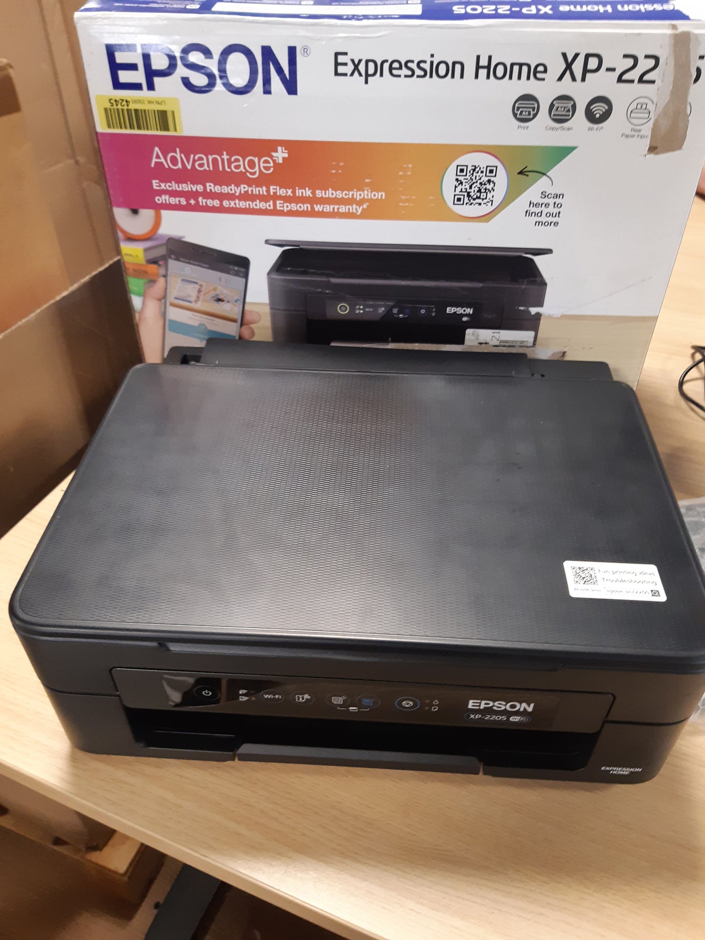 126385 - EPSON Expression Home XP 2205 - Printer Multifunksional me Ngjyra 3-në-1, Skaner, Fotokopjues, WiFi, Fishekë të Vetëm, Mundësia e Rimbushjes së Amazon Dash, DIN A4, i Zi