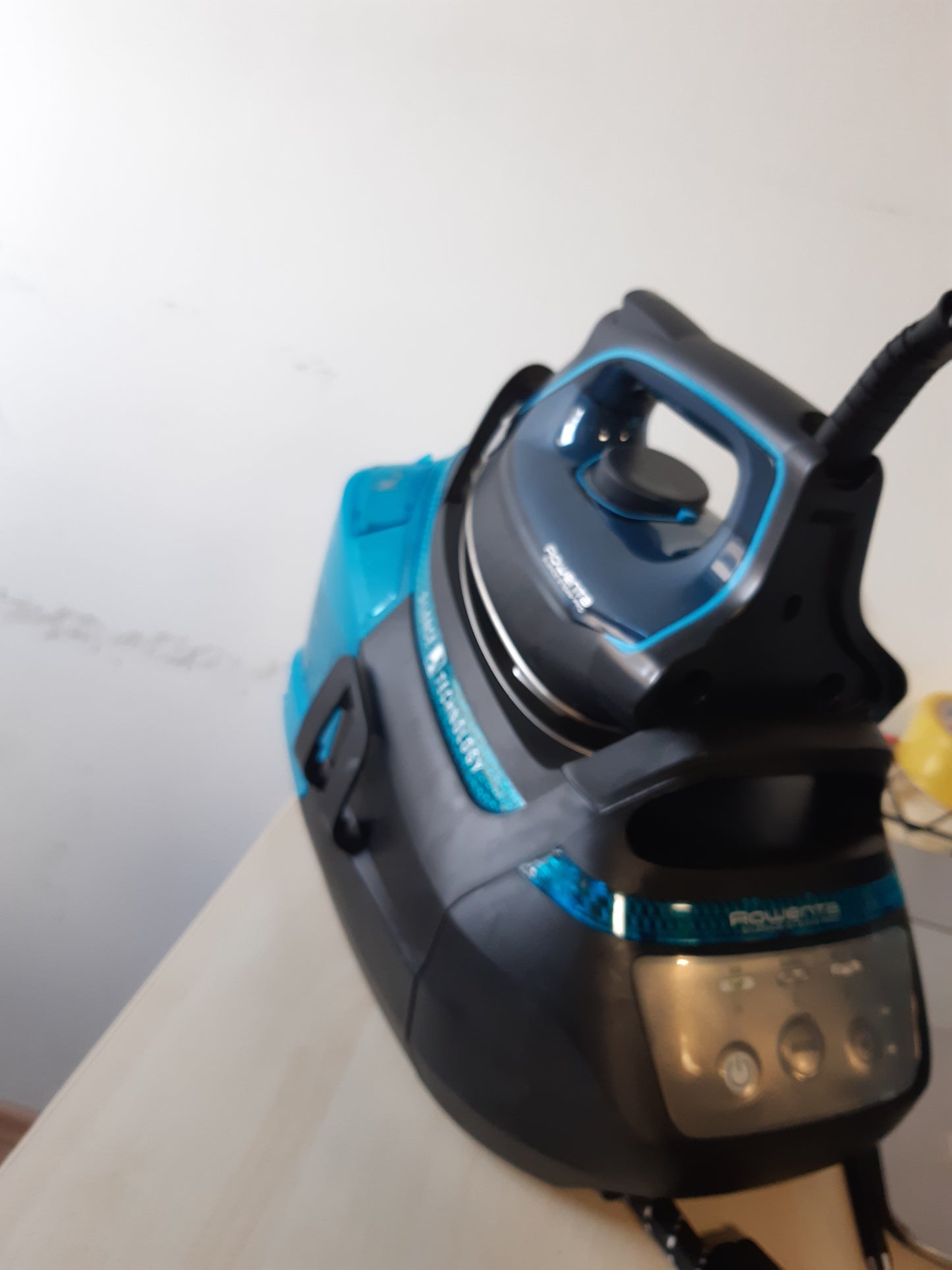 118055 - ROWENTA Hekur me Avull Silence Steam Pro DG9222, 2800W, Kapacitet 1.3L, Shtypje Avulli 7.5 bar, Ngjyrë e Zezë/Blu, Rryma e Avullit 480 g/min