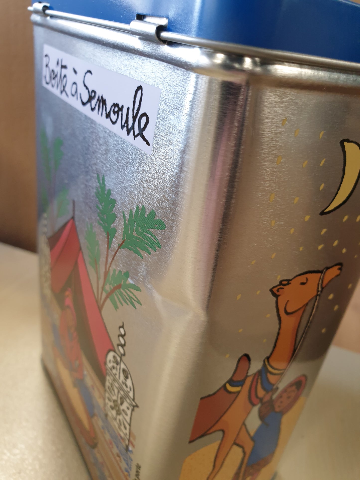 202358 - DLP - Kuti Dritare me Semolinë, Seria 'Një Mijë e Një Netë'