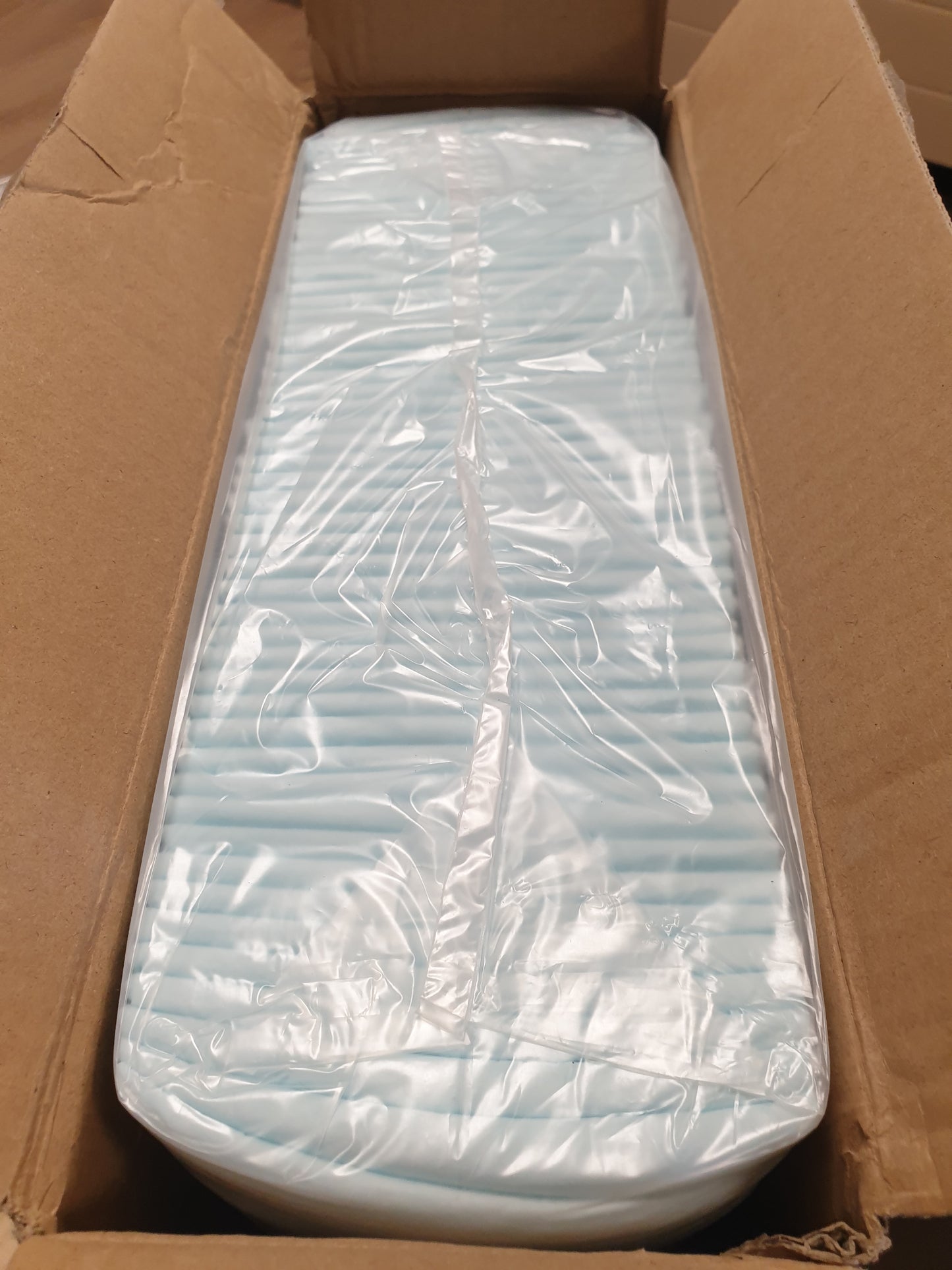 256426 - AMAZON BASICS Mbrojtëse stërvitjeje për qen dhe këlyshë, dizajn me 5 shtresa kundër rrjedhjeve, madhësi standarde, pako me 50 copë, blu
