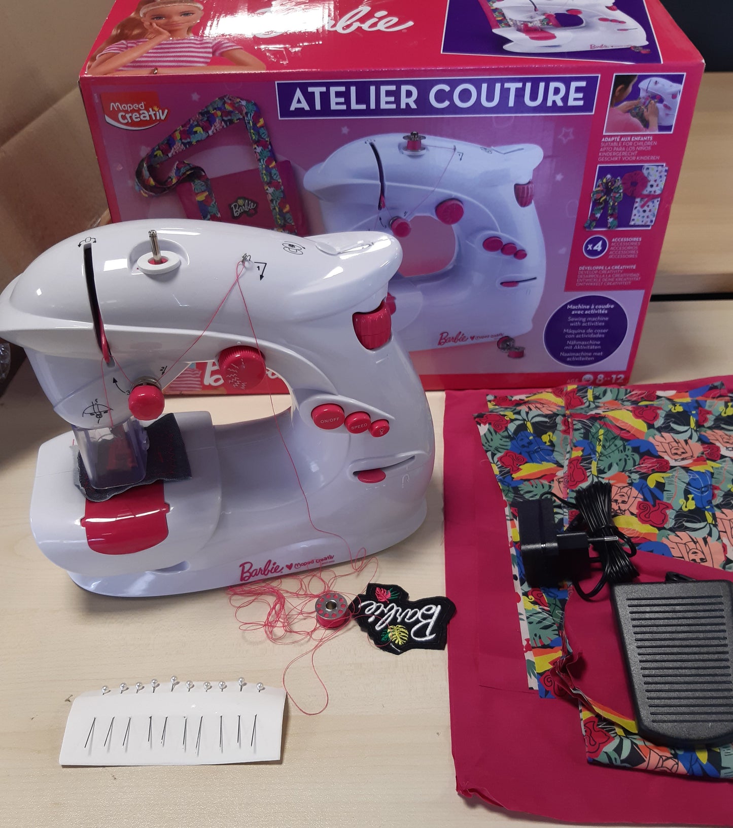 167353 - MAPED CREATIV - Studio Dizajni me Makinë Qepjeje, Komplet i Plotë për Fillestarët, me Sistem Sigurie, për Fëmijë mbi 8 Vjeç - BARBIE
