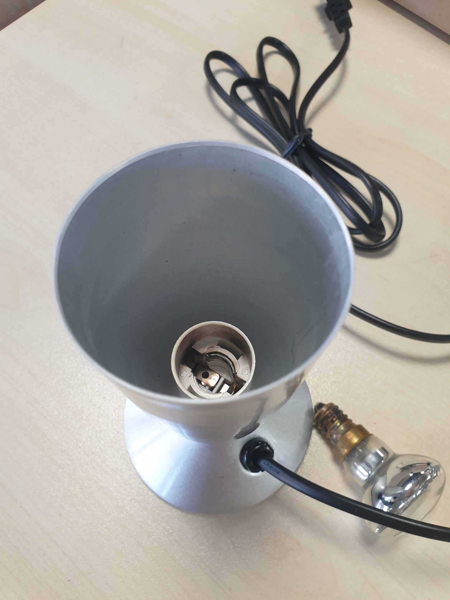 246337 - INNOVAGOODS Llambë Lave - Llambë Relaksuese, Llambë Komodine, 25W R39, ideale për dhomën e gjumit, ngjyrë e Kuqe