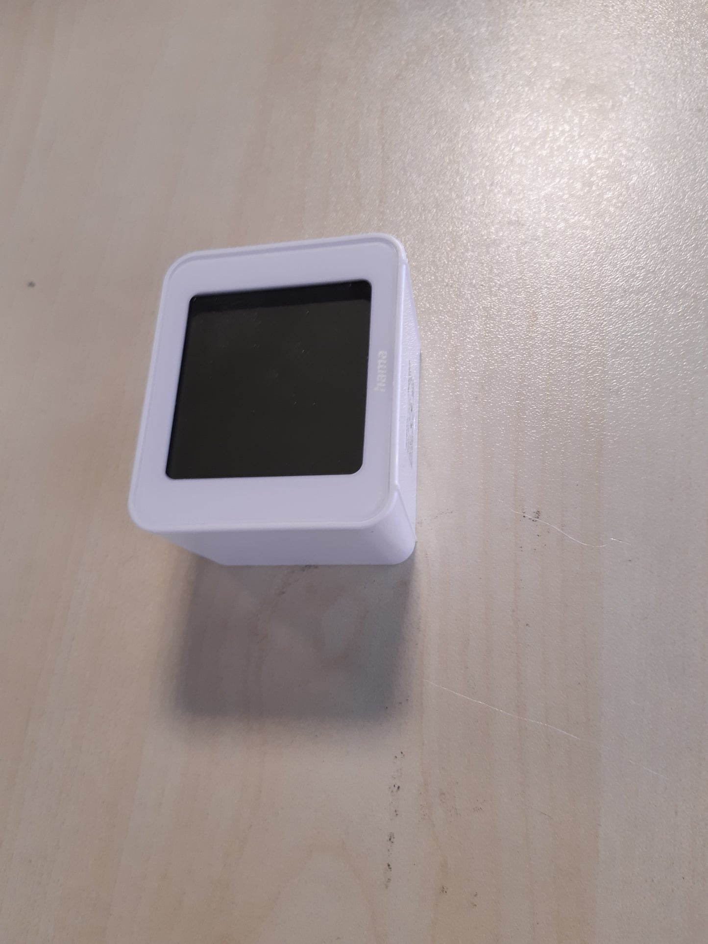 201668 - HAMA - Orë Dixhitale Alarmi me Radio, Rregullim Automatik të Kohës, e Bardhë, me Bateri