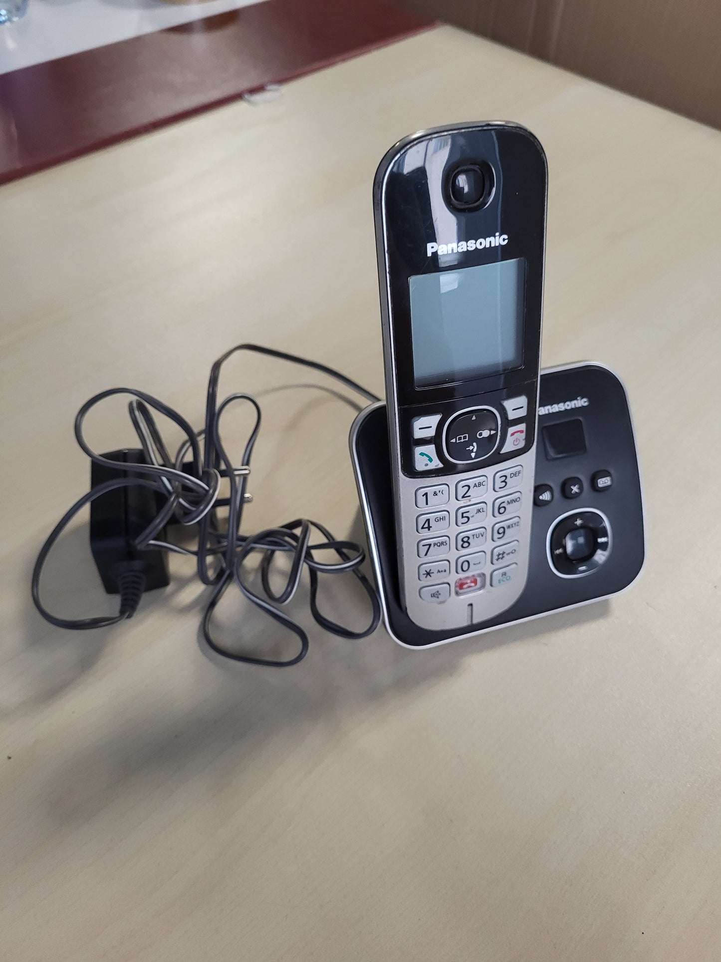 266396 - PANASONIC KX-TG6861JTB Telefon Dixhital Pa Tel me Sekretari Telefoni Dixhital, Njësi Baze dhe Një Telefon të Vetëm, ID e Thirrësit, Bllokim Thirrjesh, Bllokim Automatik Thirrjesh, Ekran LCD, i Zi