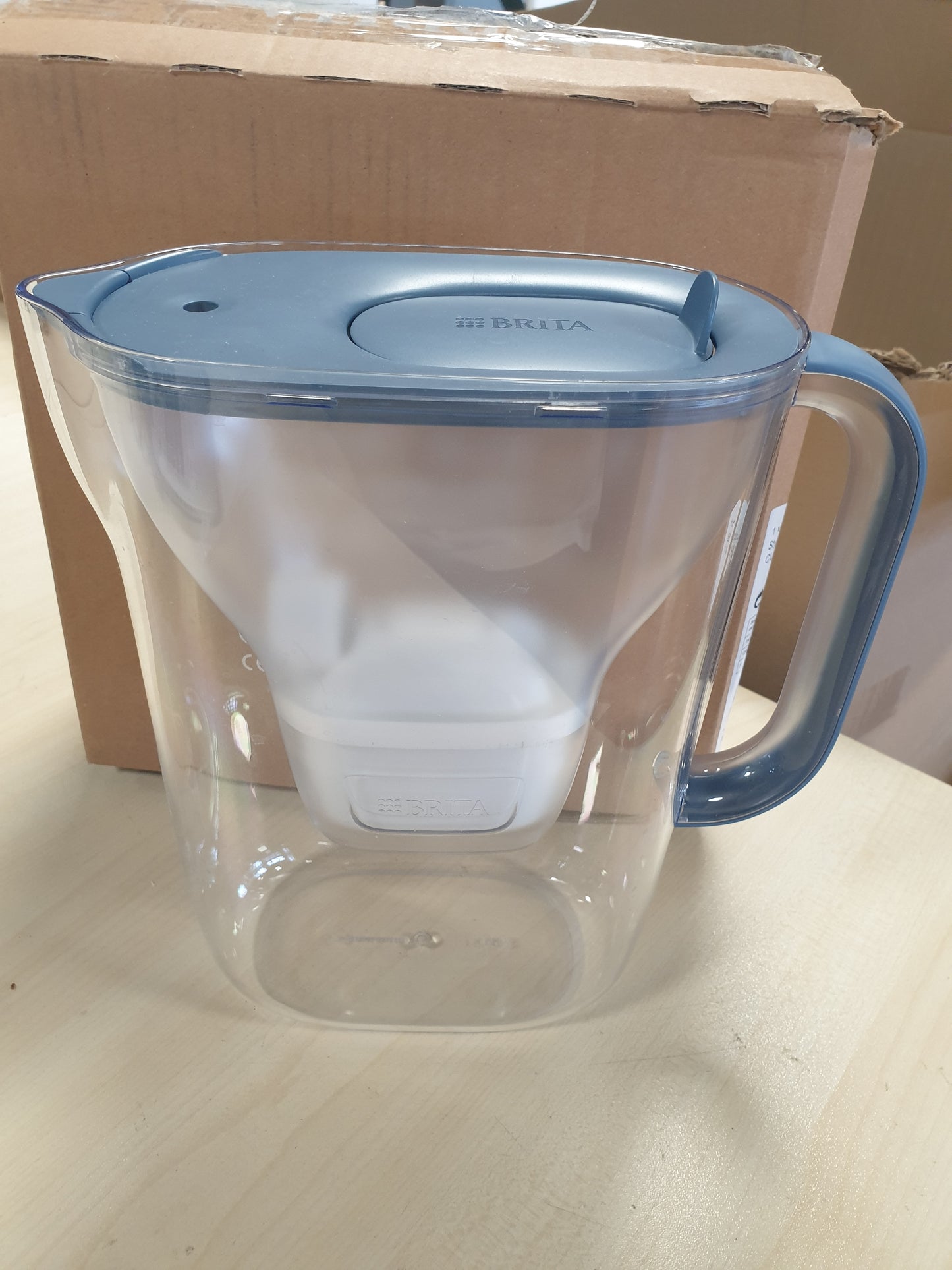 246434 - BRITA Bronzë Uji me Filtër Stil, 2.4l, përfshirë 1x MAXTRA PRO, LED Smart, përshtatet në frigorifer