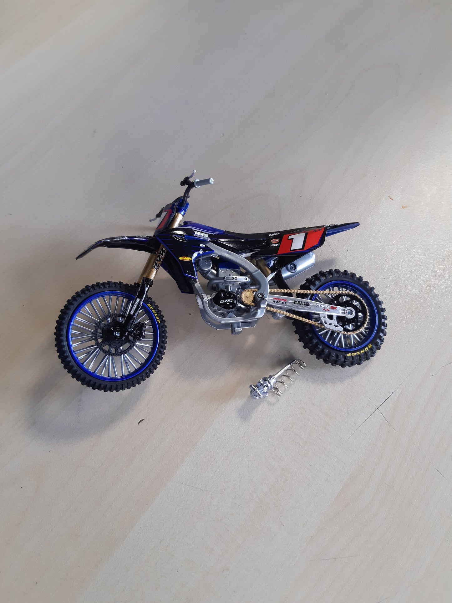 222021 - NEWRAY Miniature Yamaha YZF 450 Star Racing Eli Tomac Nr. 3, 1/12, 58323, Shumëngjyrëshe, për mosha 3 vjeç e lart