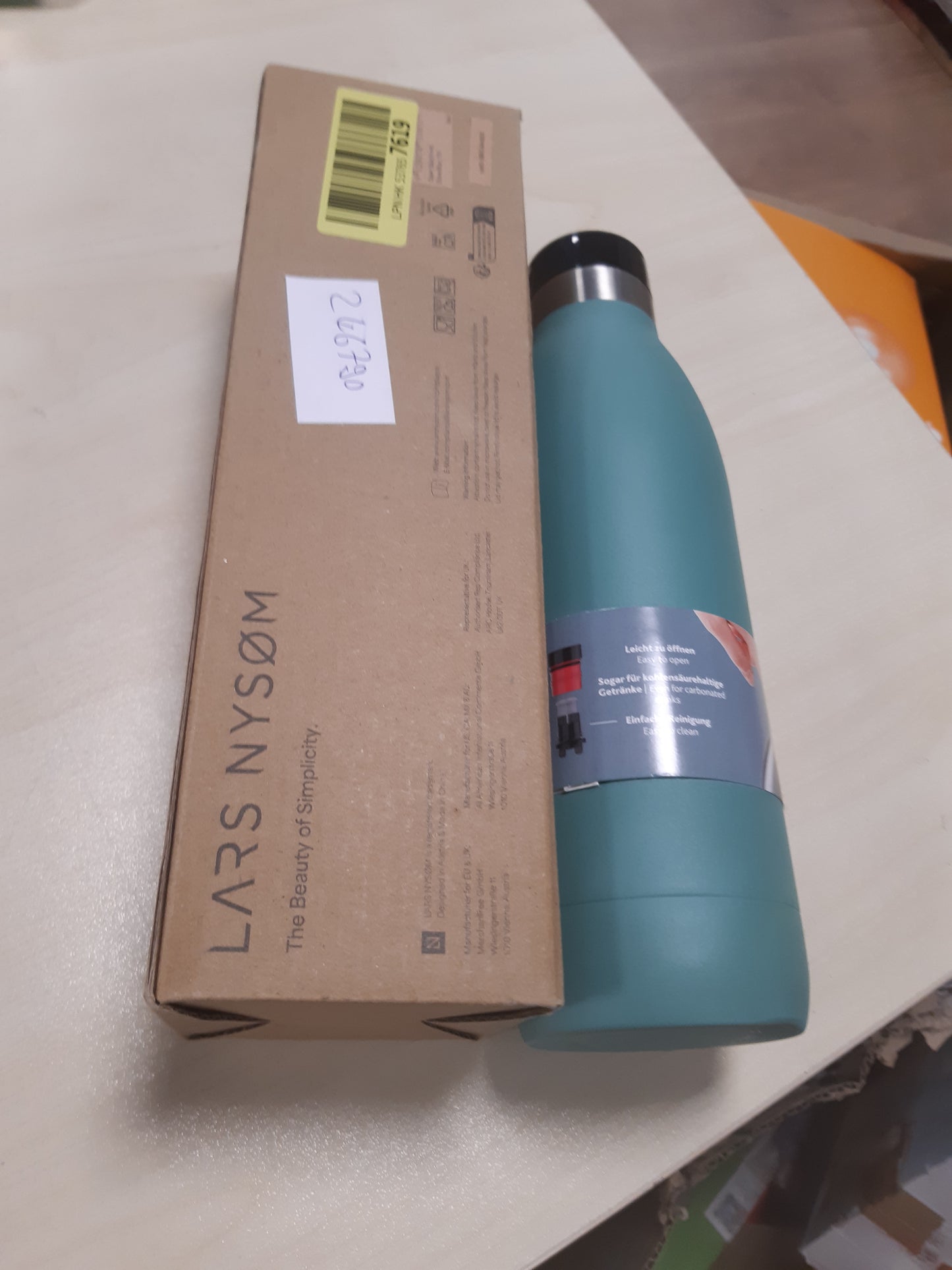 246790 - EMSA Shishe uji e izoluar Bludrop, 0.7 litra, 100% e papërshkueshme nga rrjedhjet, mbyllje me shtypje të shpejtë, çelik inox, veshje pluhuri, mban pijet të ngrohta për 12 orë, të ftohta për 24 orë