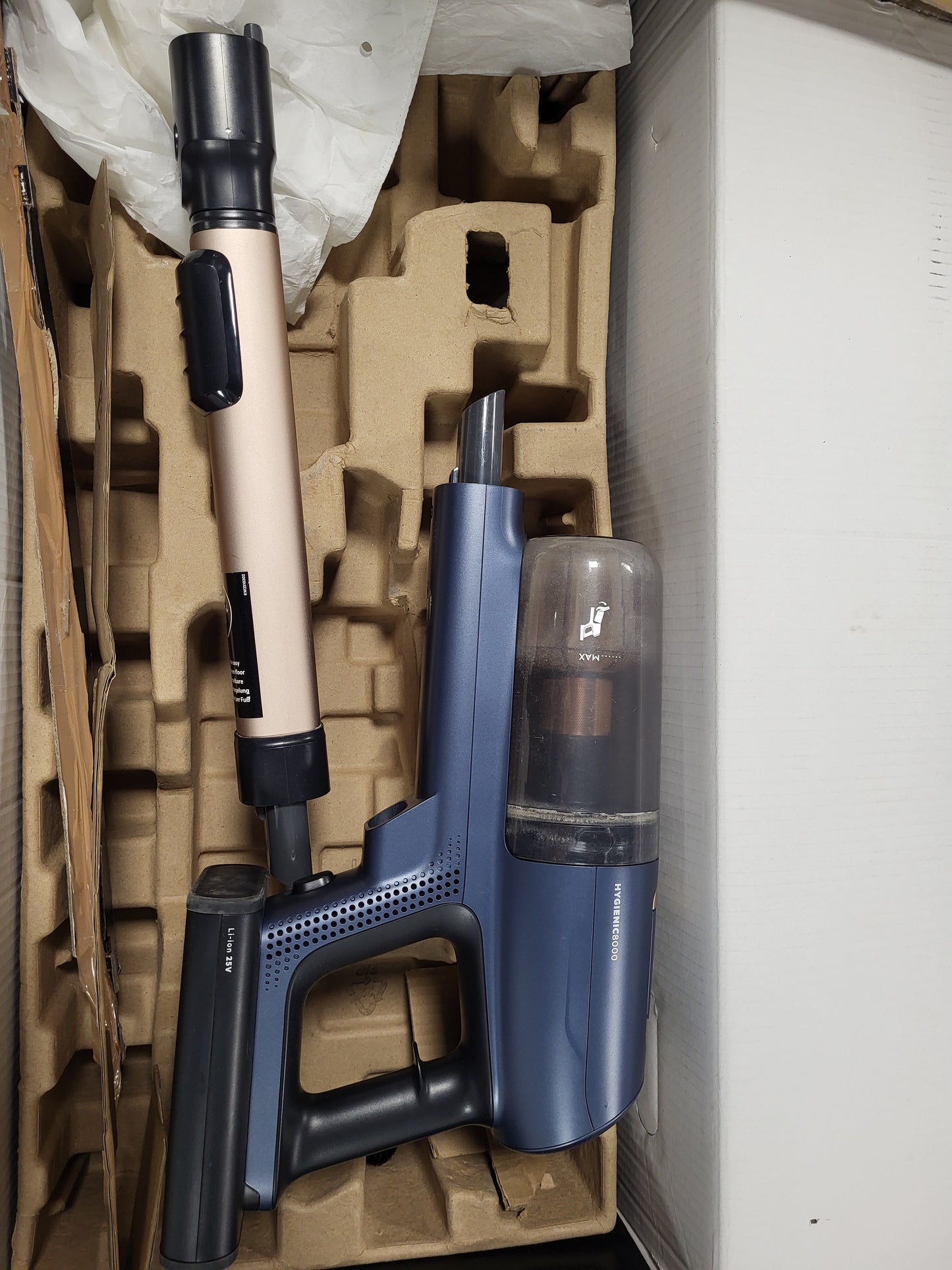 94070 - AEG Fshesë me Korrent HYGIENIC 8000 AP81B25WET me Funksion Tharjeje Automatik, Filtrim 5-Fazor, Ekran Dixhital, Grykë për Shumë Dysheme dhe Grykë Mopi në 3 Nivele, Bateri e Zëvendësueshme
