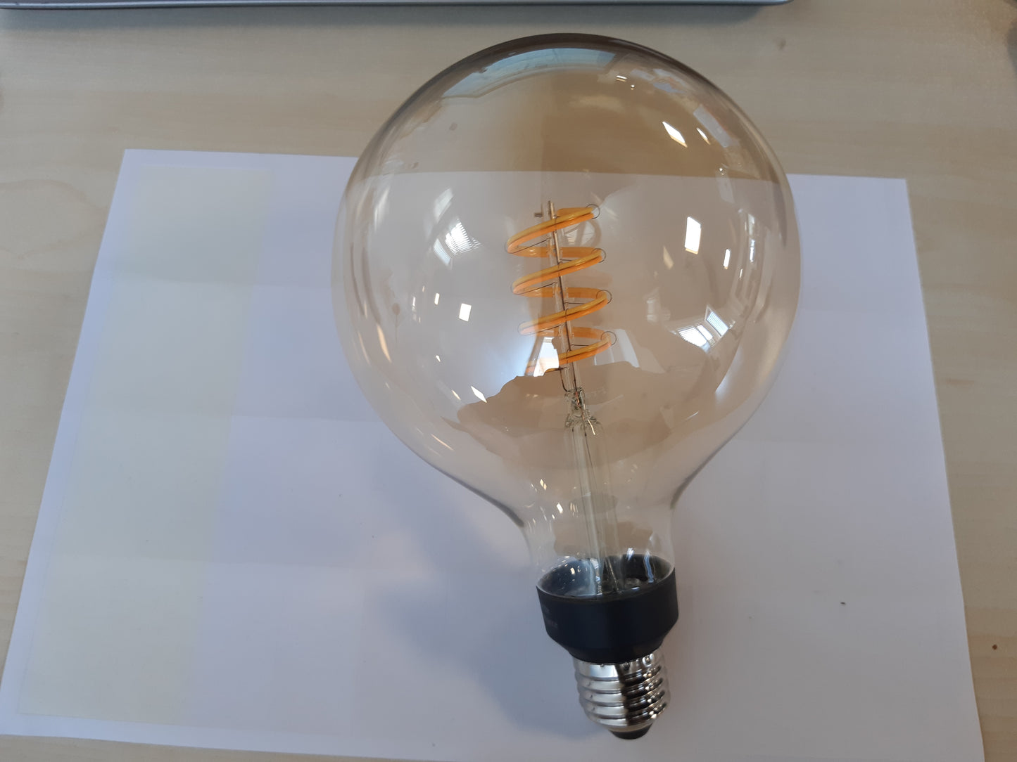 221360 - PHILIPS Hue White Ambiance, Llambë LED inteligjente Globe E27 Filament G125, Bluetooth, e pajtueshme me Alexa, Google Assistant dhe Apple HomeKit