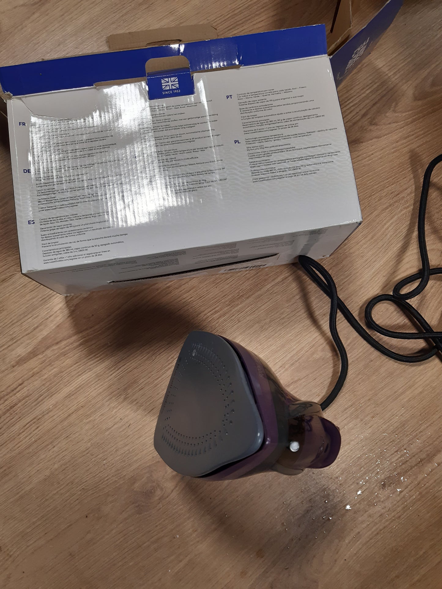 118433 - RUSSELL HOBBS Hekur me Avull, Pllakë Qeramike Jo-ngjitëse, Avull 195g, Avull i Vazhdueshëm 50g, Depozitë Uji 380ml, Vetëpastrim, Kundër Gëlqeres, Pa Pika, Kontroll Ngjyre, 2800W, Modeli 27281-56