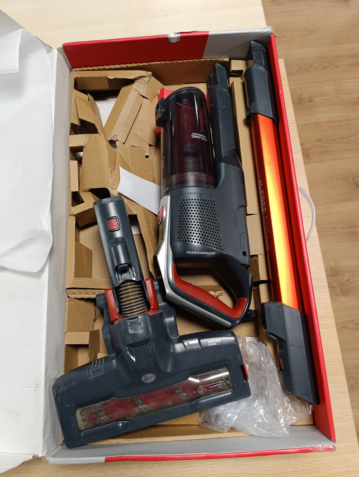 144072 - HOOVER Fshesë me Rrymë pa Tel, me Grykë për Qime Kafshësh Shtëpiake, Rulla e Ndjeshme për Dysheme, Kohë Funksionimi deri në 30 Minuta, Pa Qese, E Pavarur, Kompakte për Ruajtje, Modele HF522SFP
