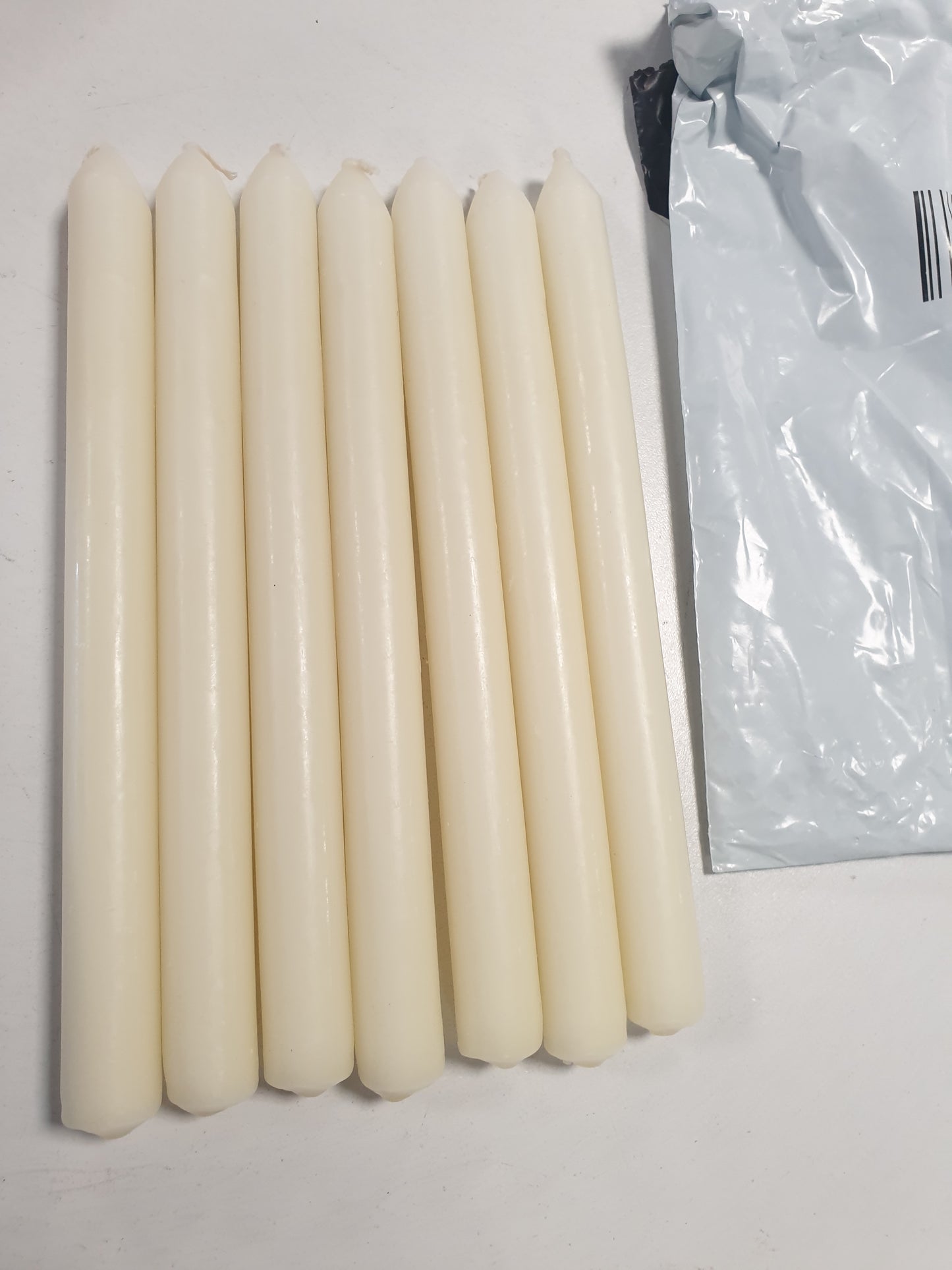 230084 - BOLSIUS Qirinj Smooth Taper - Ngjyrë Fildhi - 7 copë - 24 cm - Koha e djegies 8 orë - Pa aromë - Dyll natyral bimor - Pa vaj palme
