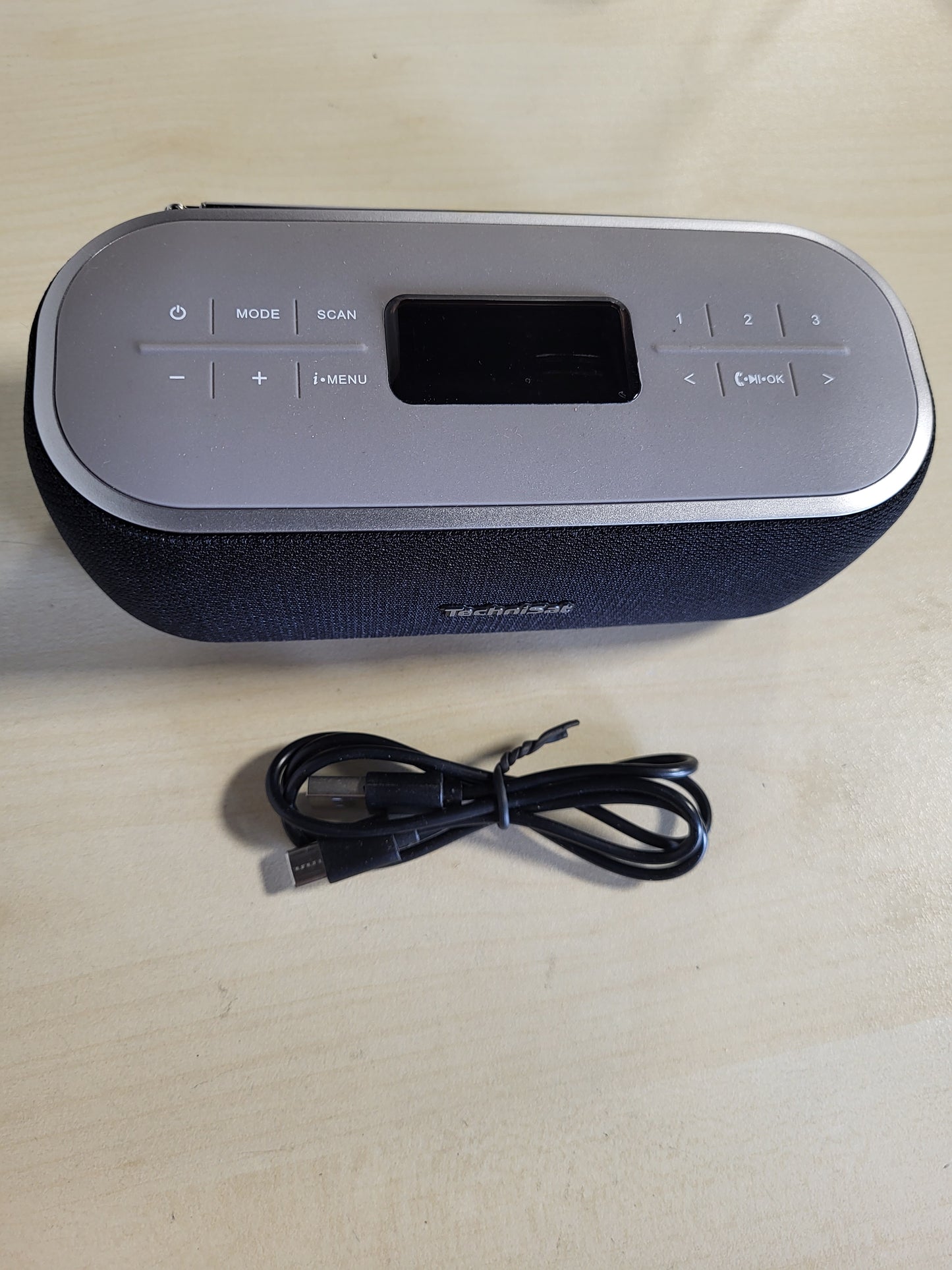 266381 - TECHNISAT Altoparlant portativ VIOLA BT 1 Bluetooth me radio dixhitale DAB+, FM, DAB, orë, kohëmatës alarmi, memorie të preferuarave, LCD, funksion pa duar, hyrje AUX, Bateri 6W, kabllo karikimi USB-C, e zezë/gri