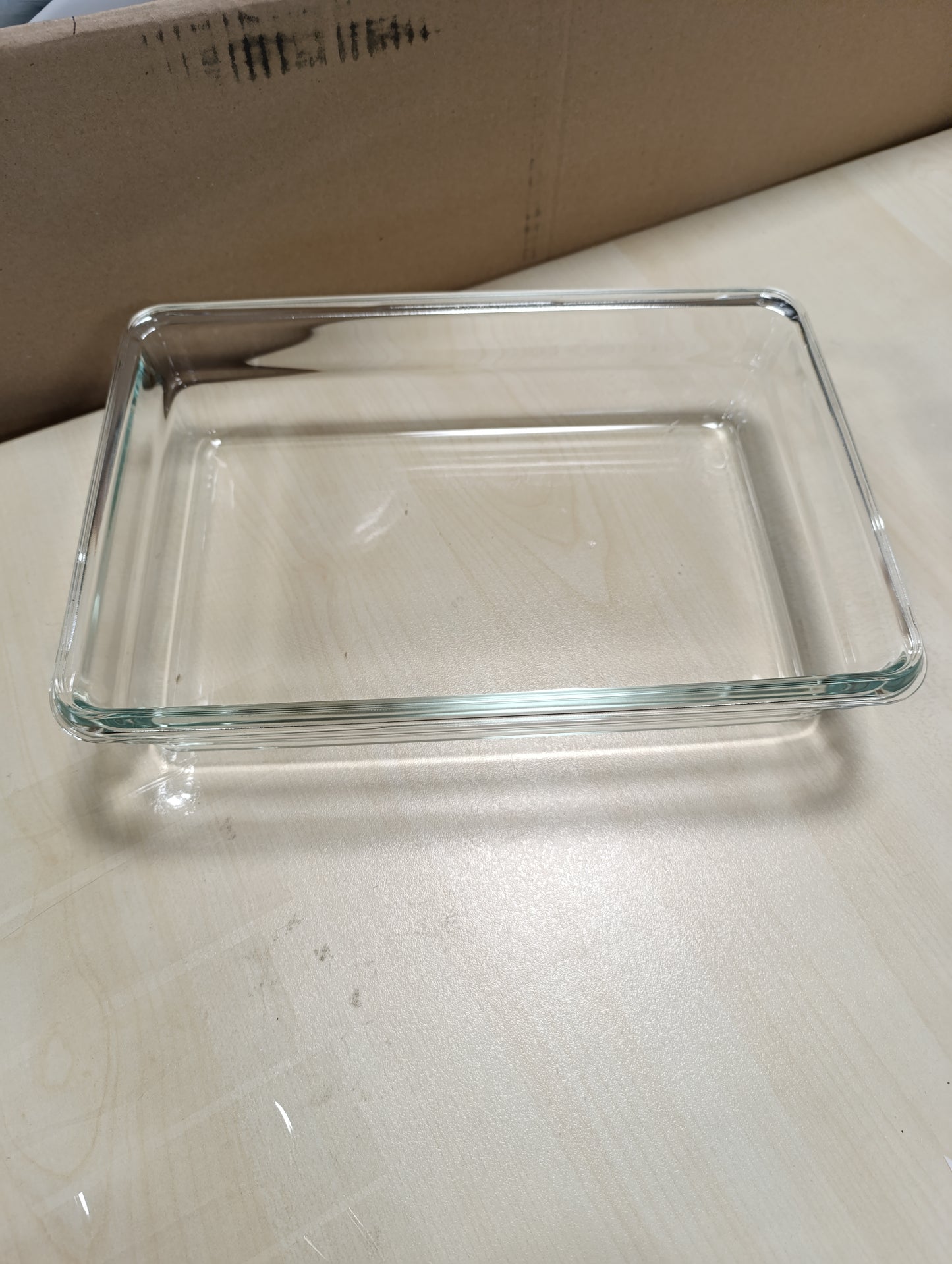 256709 - EMSA Enë qelqi për ruajtjen e ushqimit Clip & Close, drejtkëndëshe, Kapacitet: 3 L, 100% e papërshkueshme nga rrjedhjet, e sigurt për lavastovilje, ngrirje, furrë dhe mikrovalë, Ngjyra: e kuqe, transparente