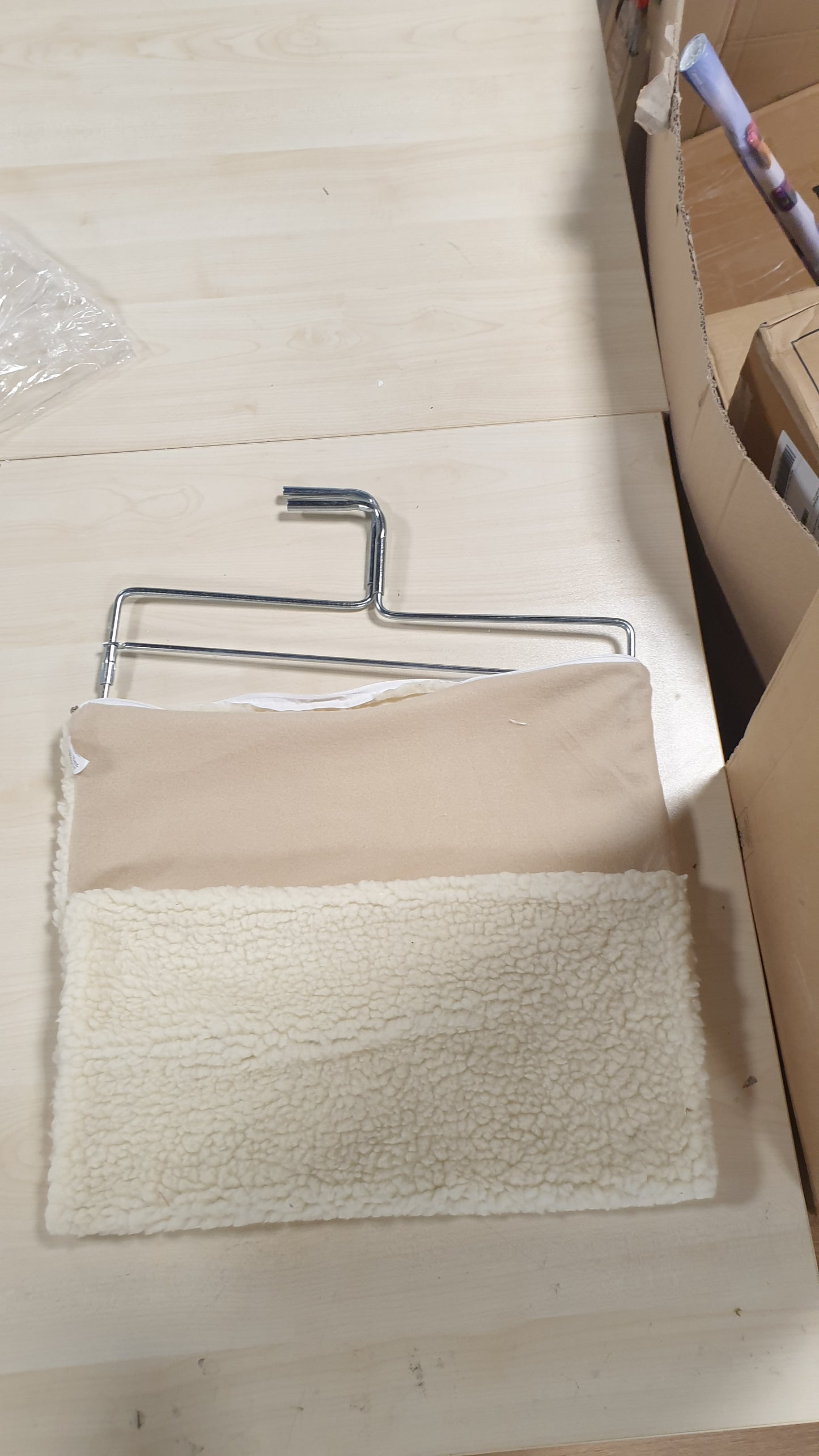 184069 - KARLIE Kolltuk me Radiator, Gjatësia 46cm, Gjerësia 31cm, Lartësia 26cm, Ngjyrë Krem