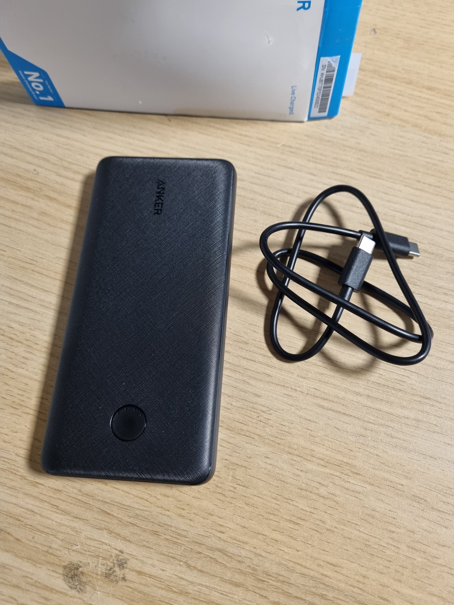 268876 - ANKER Powerbank PowerCore 10K, kapacitet 10,000 mAh, teknologji karikimi PowerIQ, USB-C, për iPhone, iPad, Samsung Galaxy, Pixel