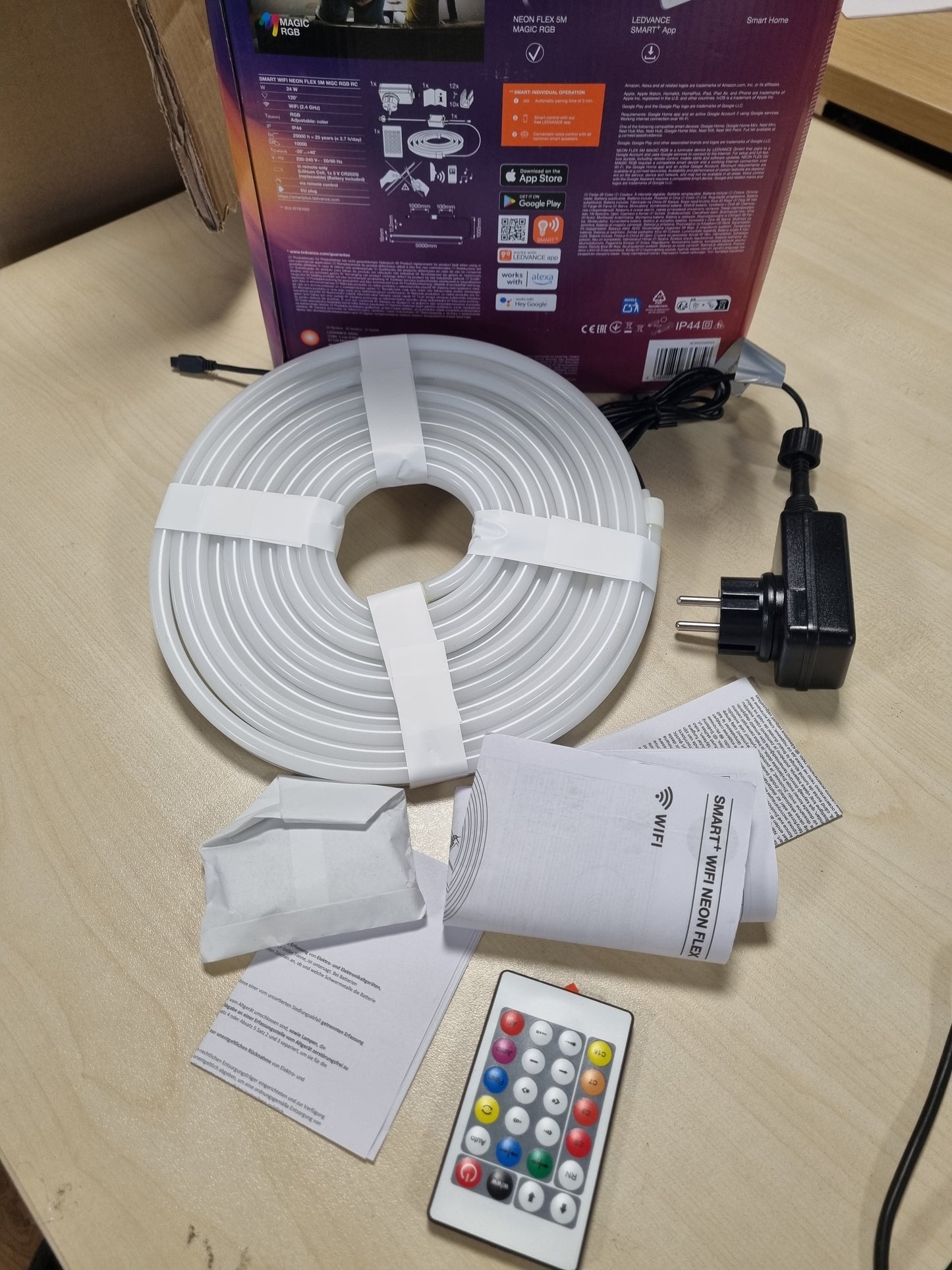 213179 - LEDVANCE Shirita LED shumëngjyrësh SMART WIFI NEON FLEX MGC RGB RC për përdorim të jashtëm, të errësueshëm, silikon, 5 m