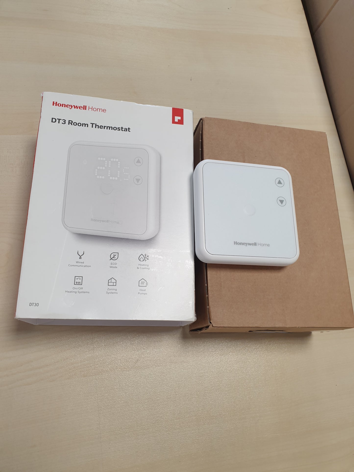 239388 - HONEYWELL - Termostat me tela DT3 - Kontroll ngrohjeje me LED - I bardhë
