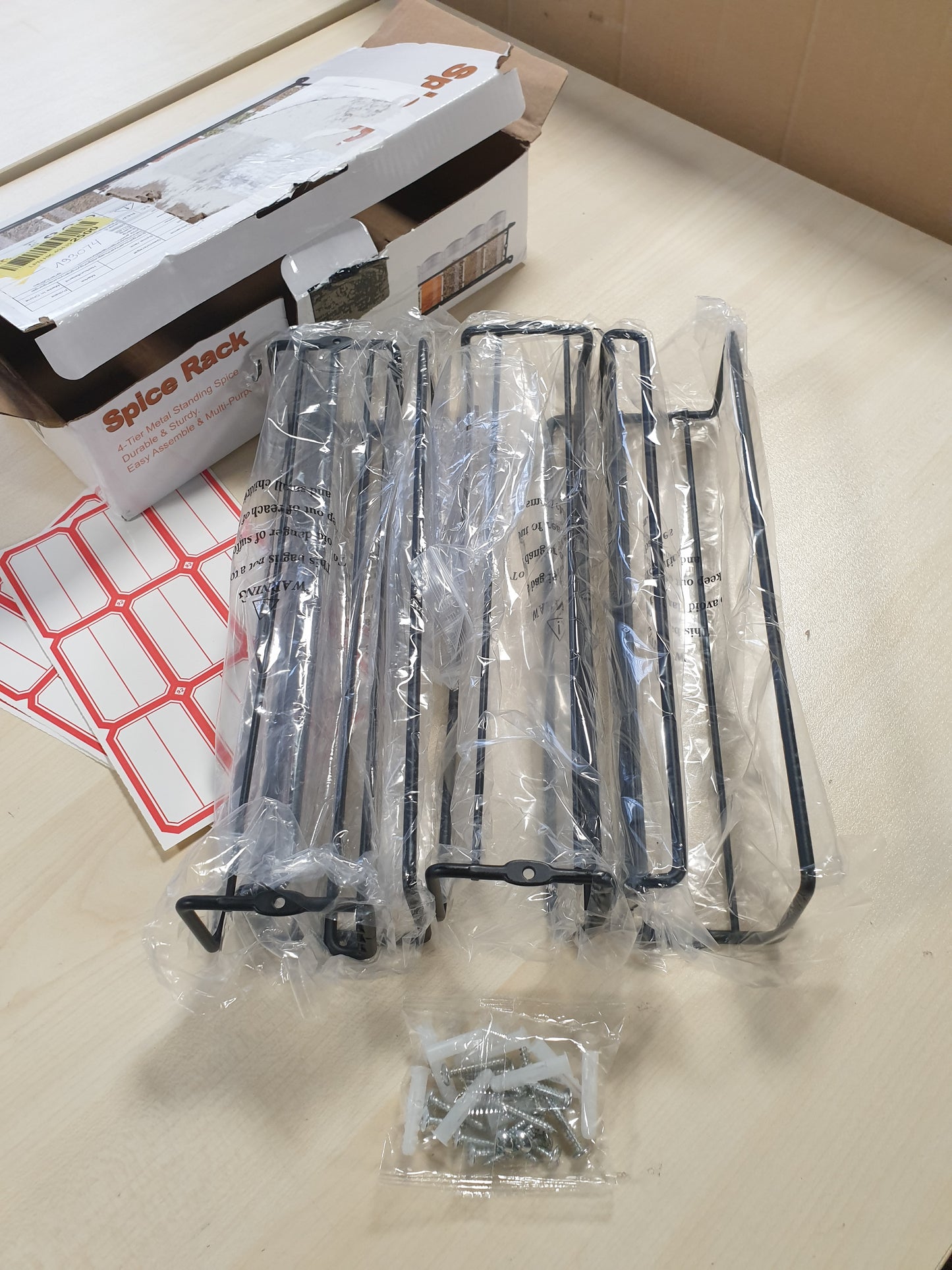 193074 - PRIKSIA Raft i Murit për Erëzat, Set 4 Organizuesh të Metalit, Pa Nevojë për Shpim, me 8 Kapëse Vetëngjitëse dhe Vida, për Kavanoza Erëzash, Dollap Kuzhine, Derë e Qilarit